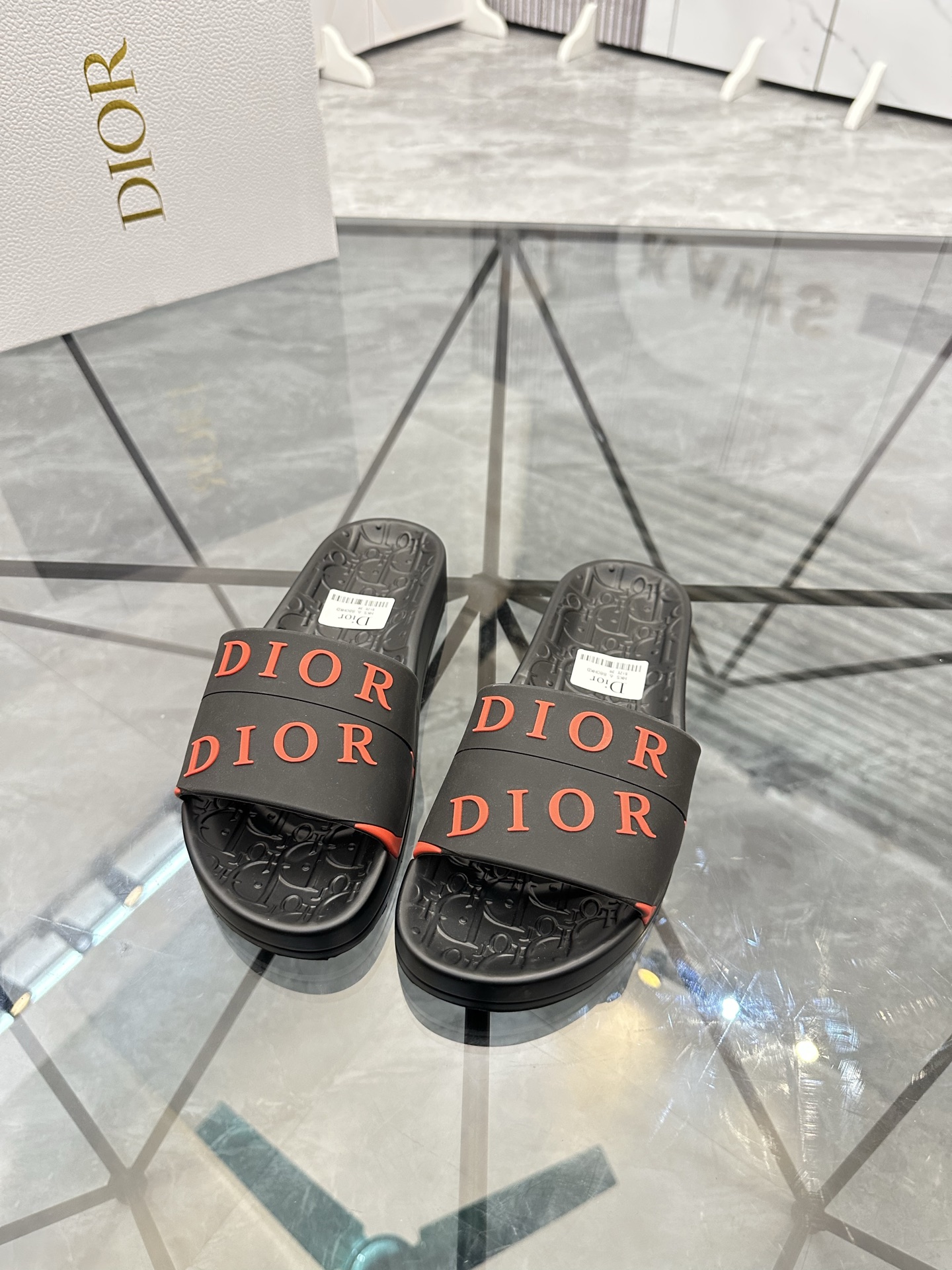 Precio: P90 Marca comercial: Dior* zapatillas talla: 35-47 (se puede personalizar 35.36.46.47) Mater