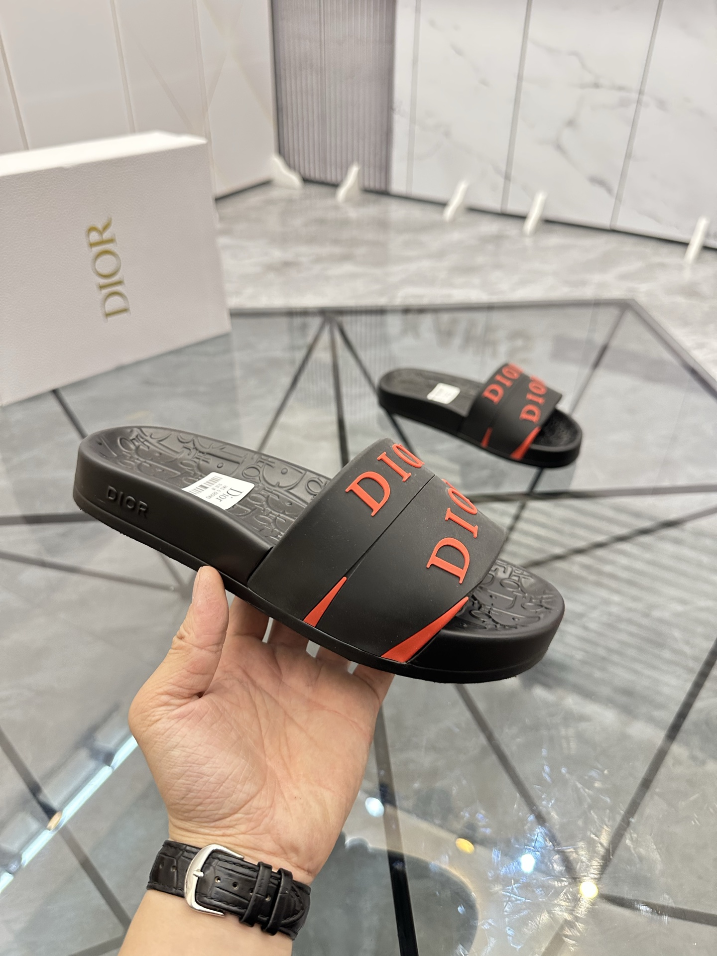 Precio: P90 Marca comercial: Dior* zapatillas talla: 35-47 (se puede personalizar 35.36.46.47) Mater