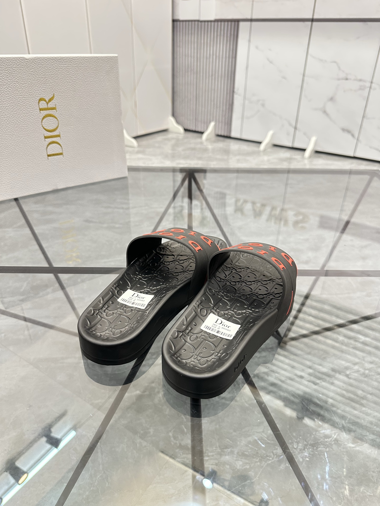 Precio: P90 Marca comercial: Dior* zapatillas talla: 35-47 (se puede personalizar 35.36.46.47) Mater