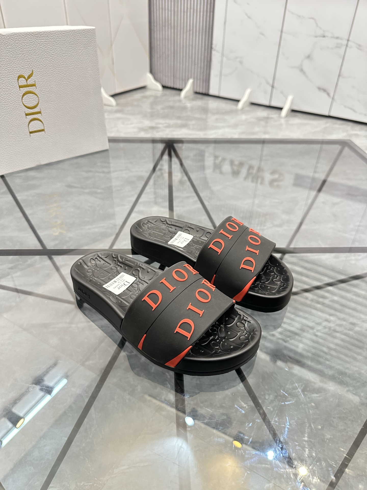 Precio: P90 Marca comercial: Dior* zapatillas talla: 35-47 (se puede personalizar 35.36.46.47) Mater