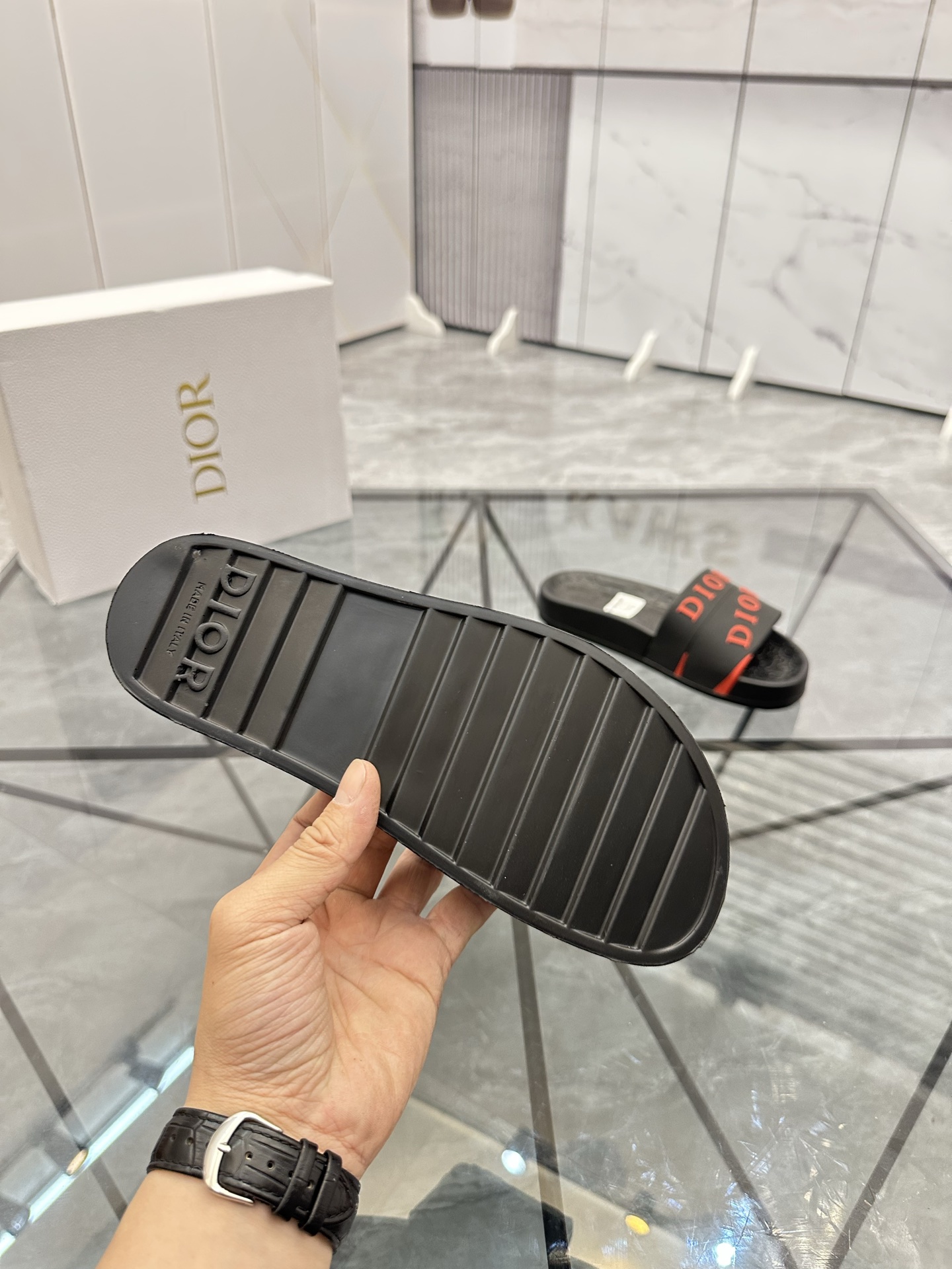 Precio: P90 Marca comercial: Dior* zapatillas talla: 35-47 (se puede personalizar 35.36.46.47) Mater