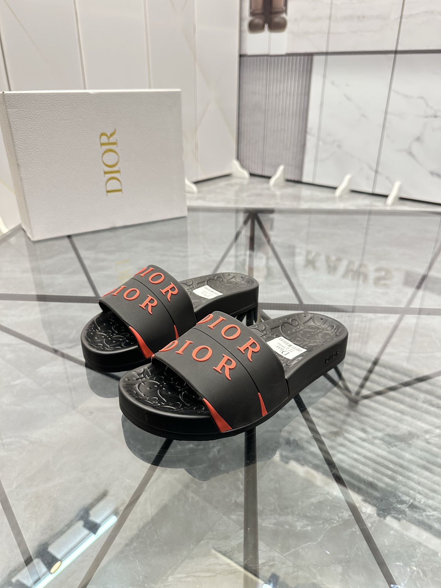 Precio: P90 Marca comercial: Dior* zapatillas talla: 35-47 (se puede personalizar 35.36.46.47) Mater