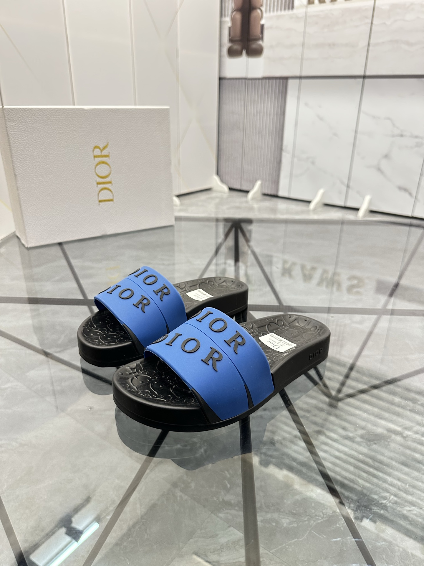 Precio: P90 Marca comercial: Dior* zapatillas talla: 35-47 (se puede personalizar 35.36.46.47) Mater