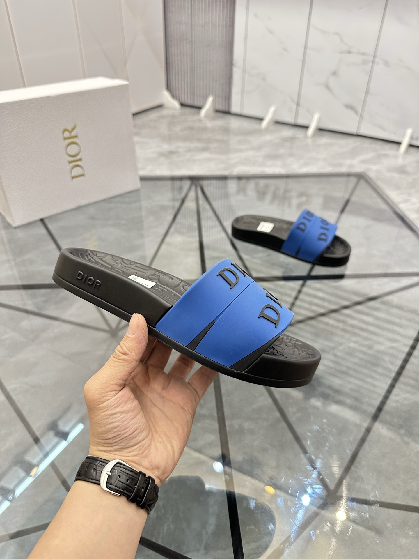 Precio: P90 Marca comercial: Dior* zapatillas talla: 35-47 (se puede personalizar 35.36.46.47) Mater
