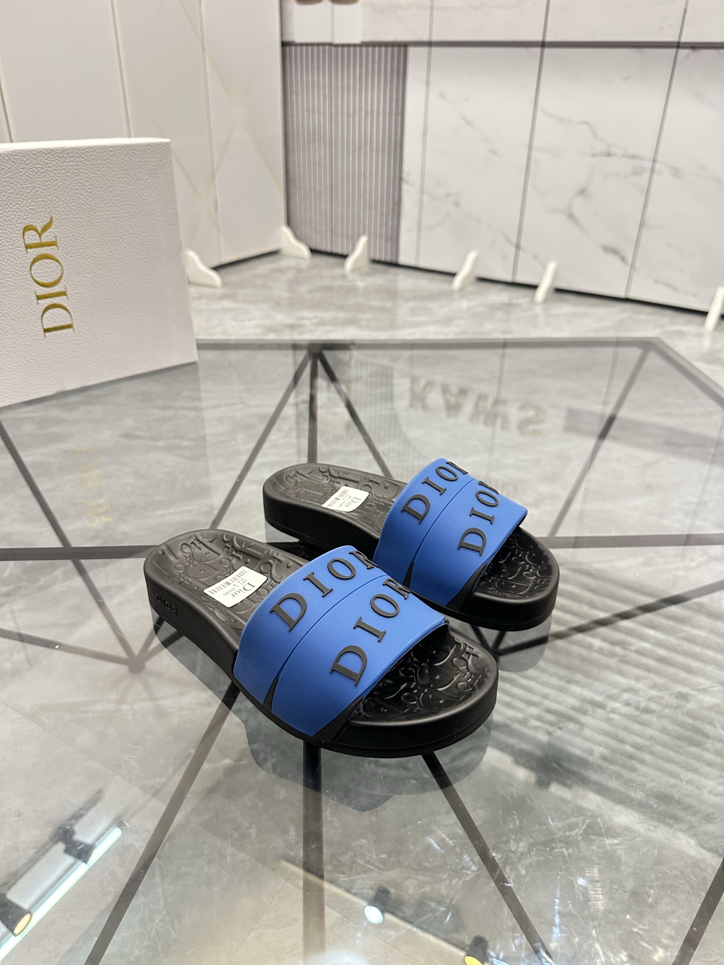 Precio: P90 Marca comercial: Dior* zapatillas talla: 35-47 (se puede personalizar 35.36.46.47) Mater