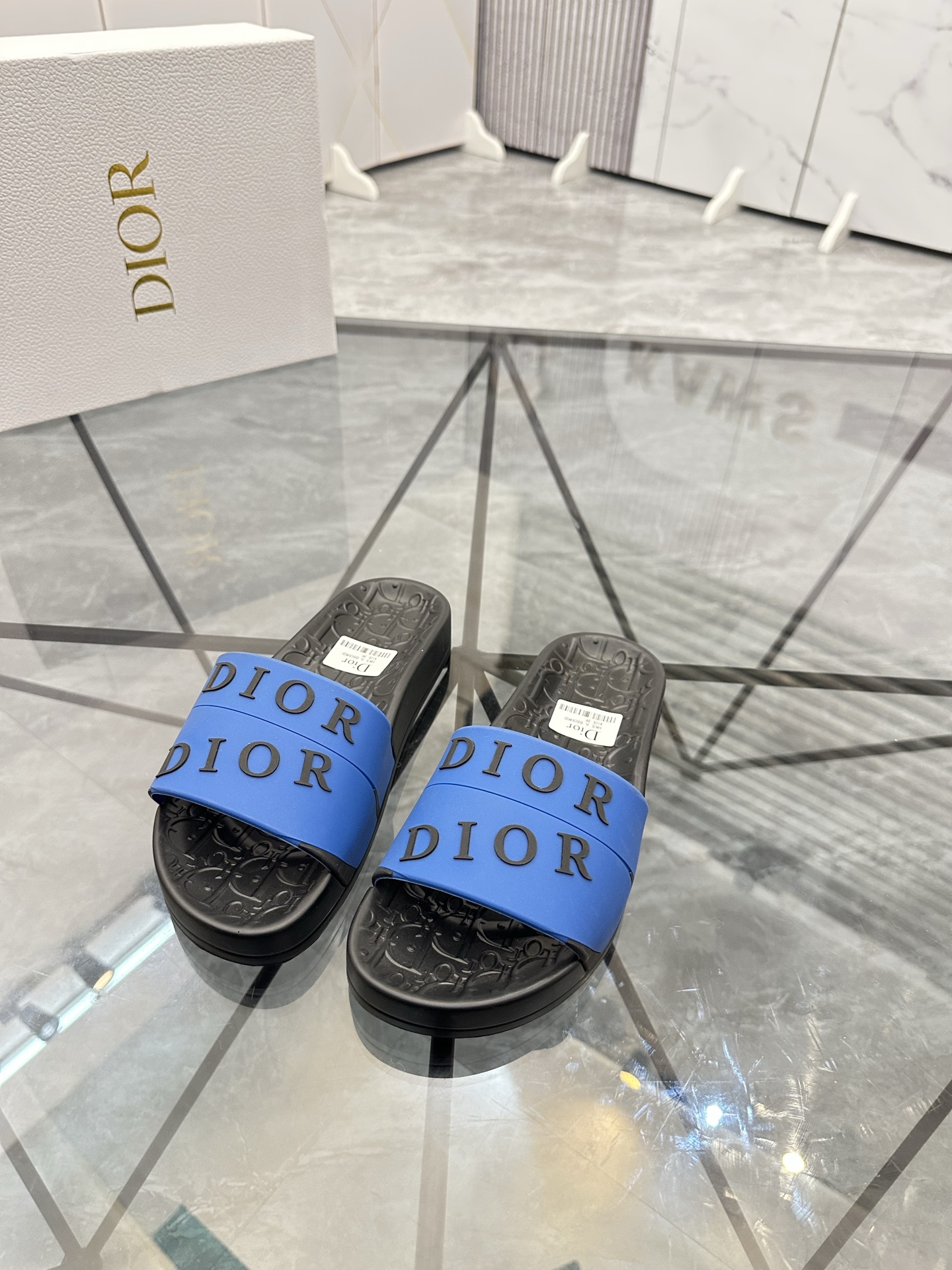 Precio: P90 Marca comercial: Dior* zapatillas talla: 35-47 (se puede personalizar 35.36.46.47) Mater