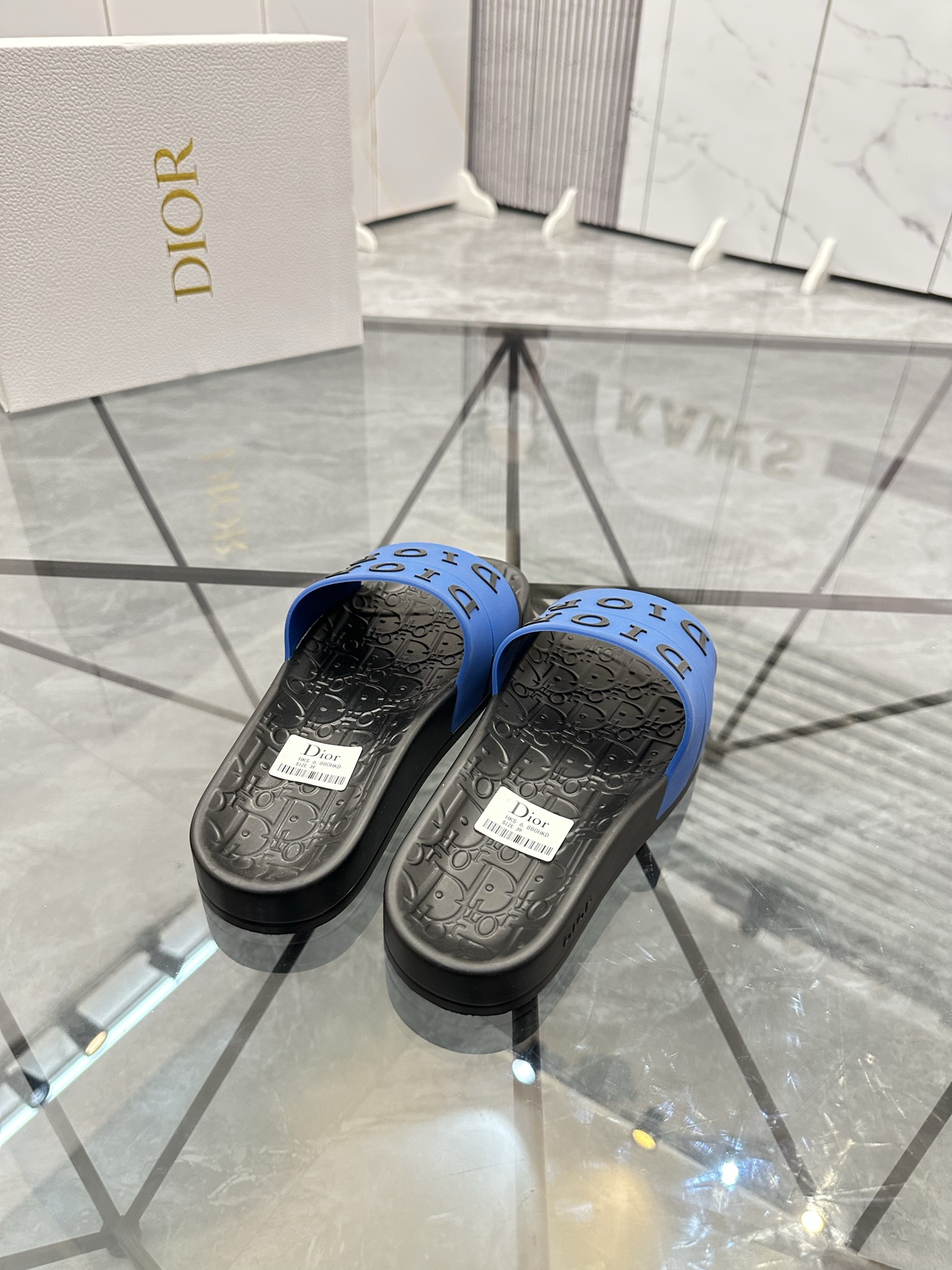 Precio: P90 Marca comercial: Dior* zapatillas talla: 35-47 (se puede personalizar 35.36.46.47) Mater