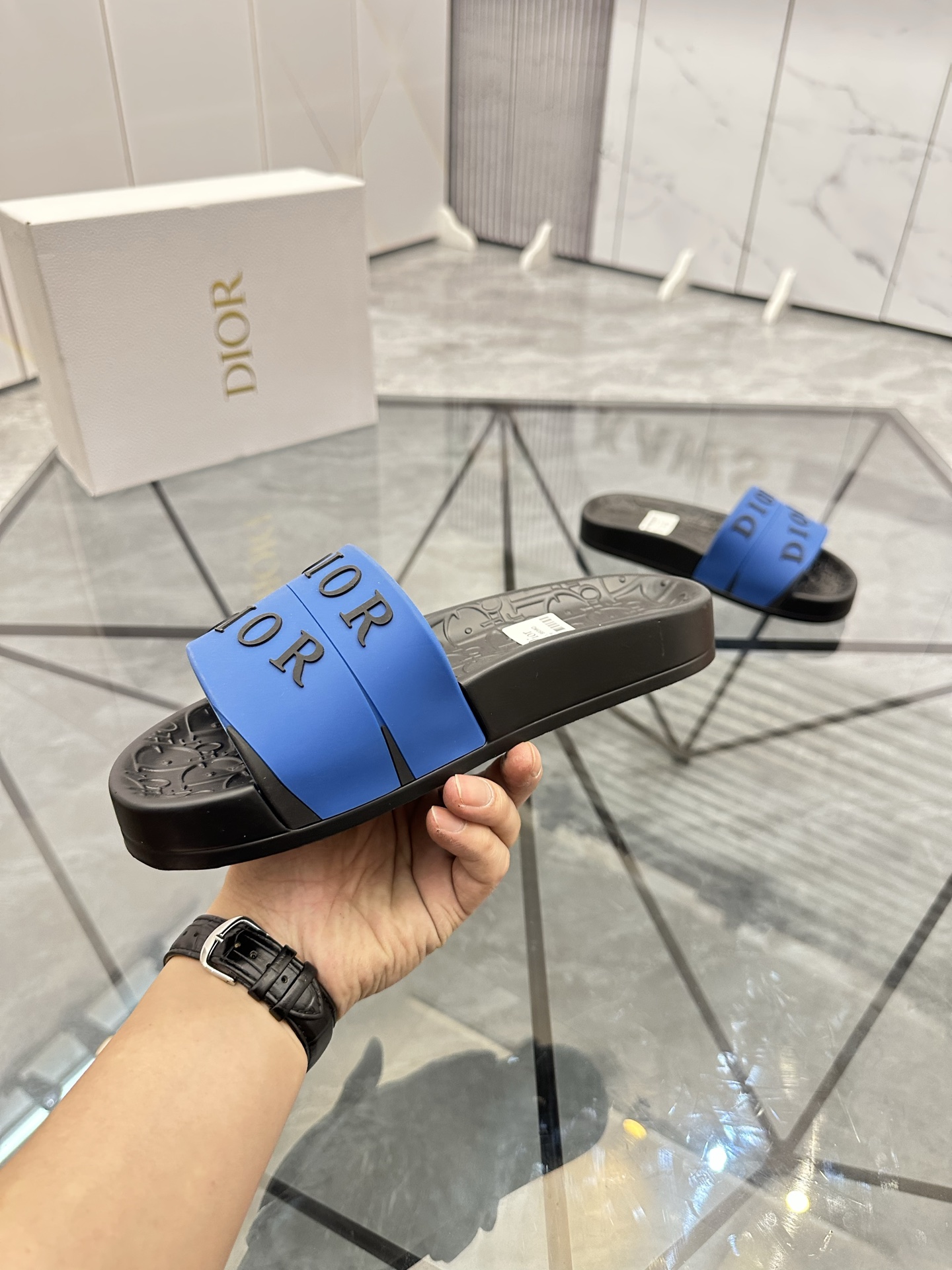 Precio: P90 Marca comercial: Dior* zapatillas talla: 35-47 (se puede personalizar 35.36.46.47) Mater