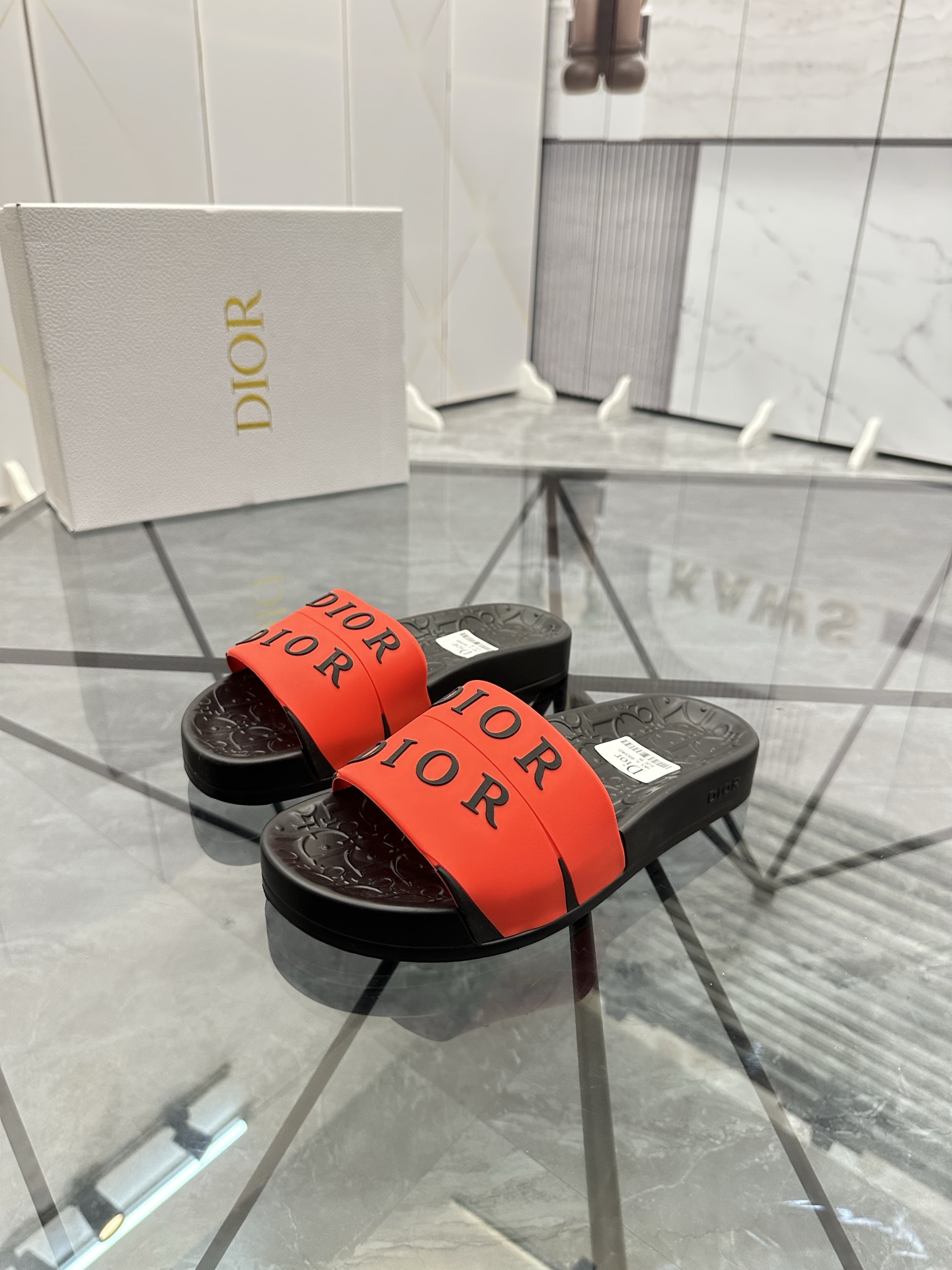 Precio: P90 Marca comercial: Dior* zapatillas talla: 35-47 (se puede personalizar 35.36.46.47) Mater