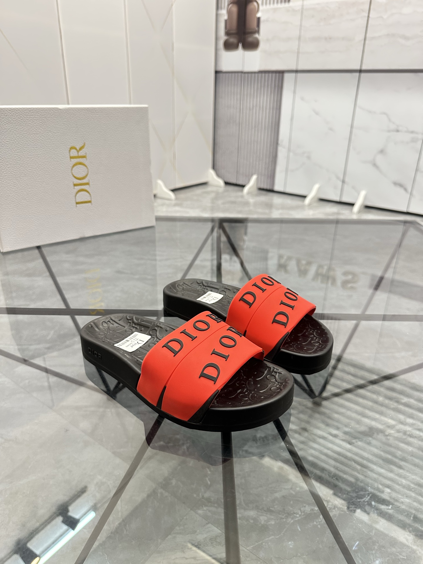 Precio: P90 Marca comercial: Dior* zapatillas talla: 35-47 (se puede personalizar 35.36.46.47) Mater