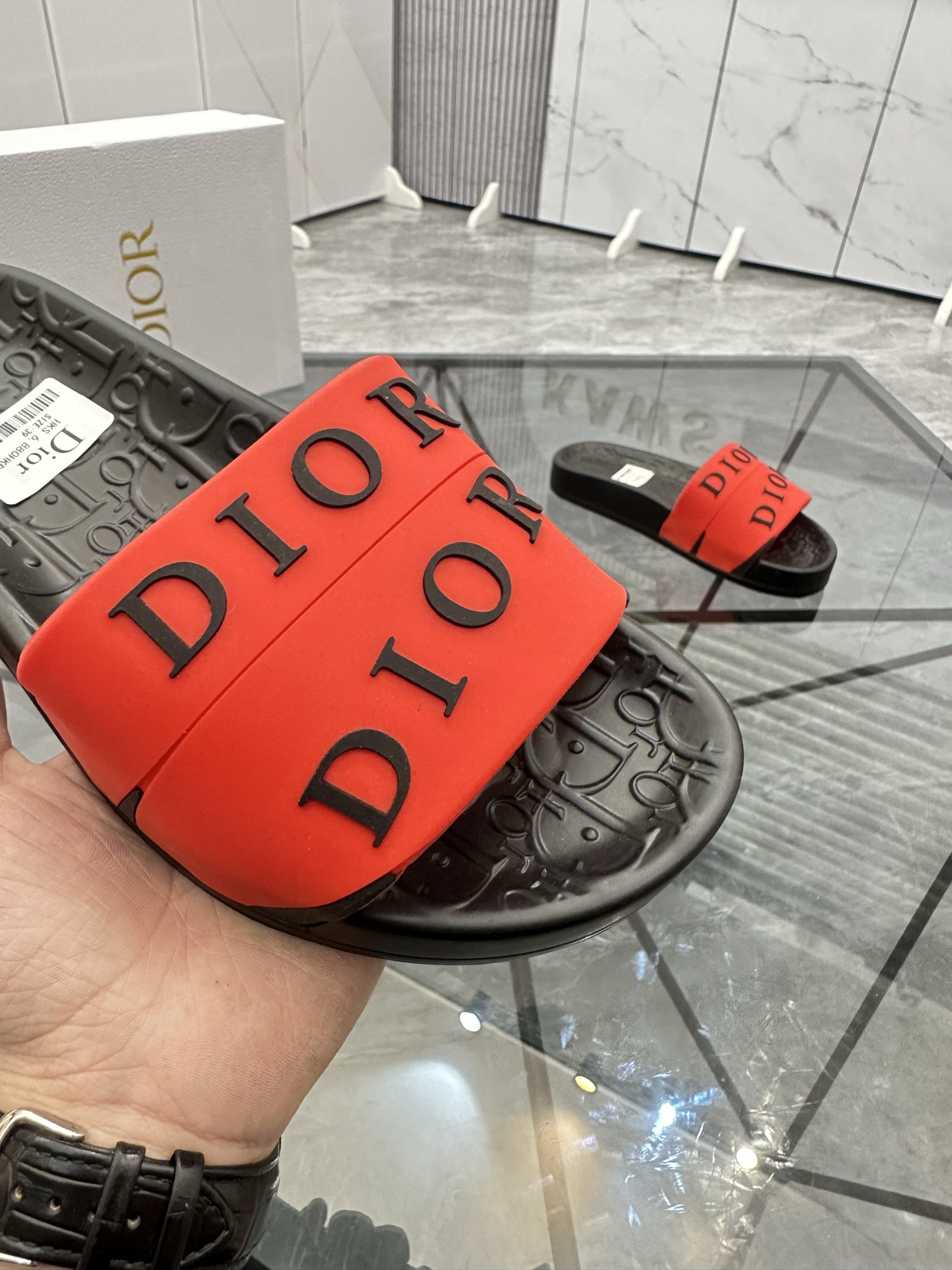 Precio: P90 Marca comercial: Dior* zapatillas talla: 35-47 (se puede personalizar 35.36.46.47) Mater