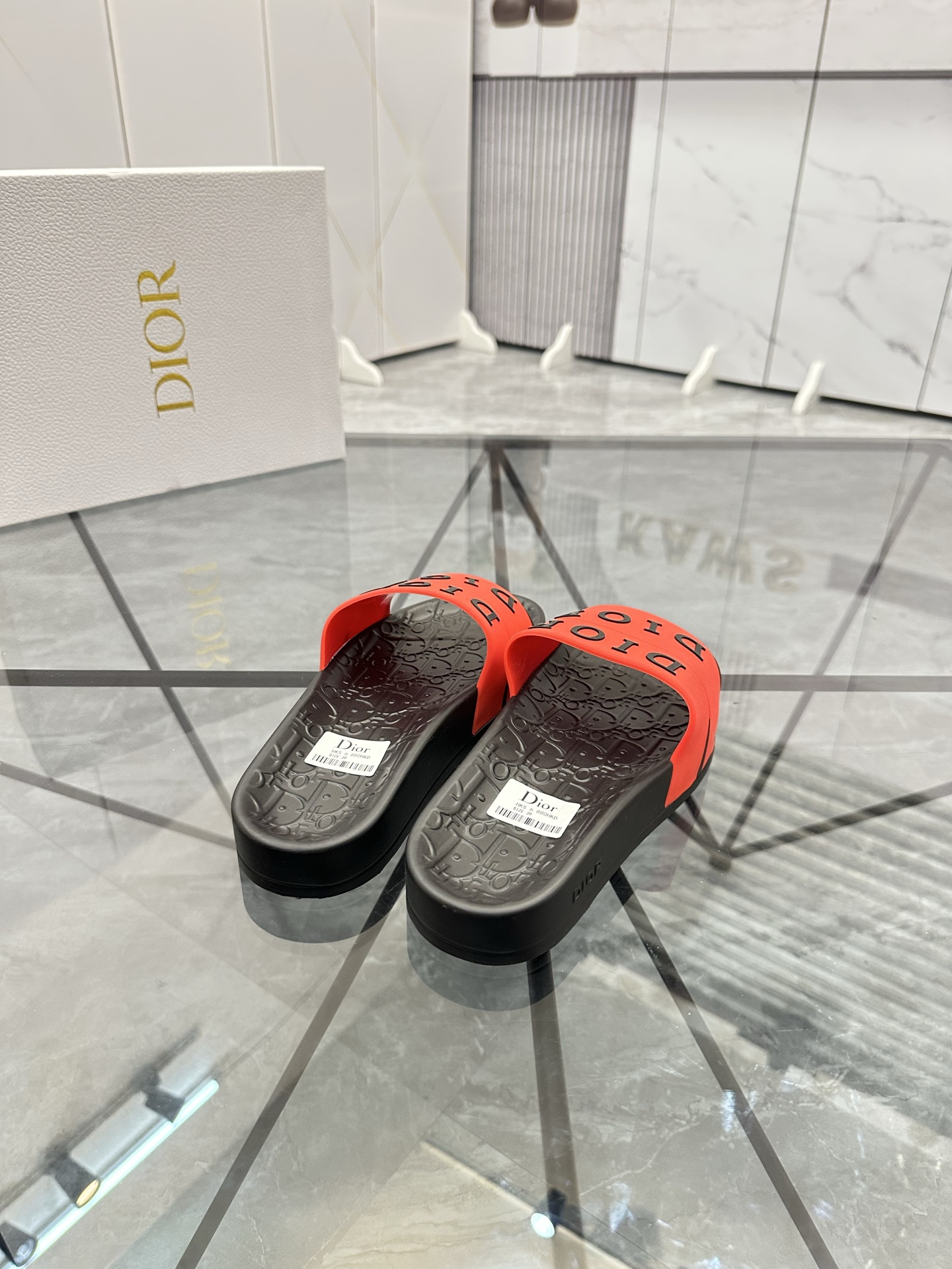 Precio: P90 Marca comercial: Dior* zapatillas talla: 35-47 (se puede personalizar 35.36.46.47) Mater