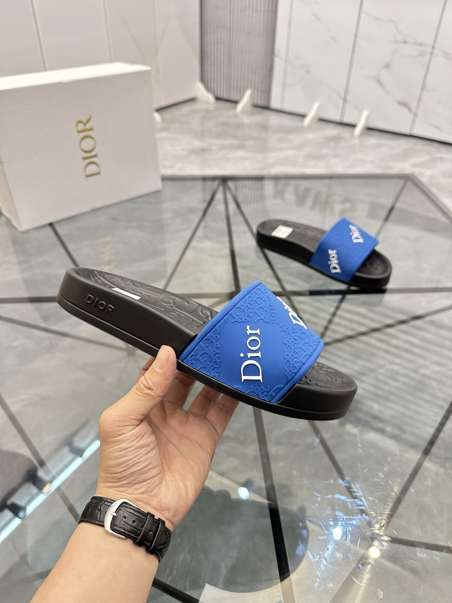 Precio: P90 Marca comercial: Dior* zapatillas talla: 35-47 (se puede personalizar 35.36.46.47) Mater