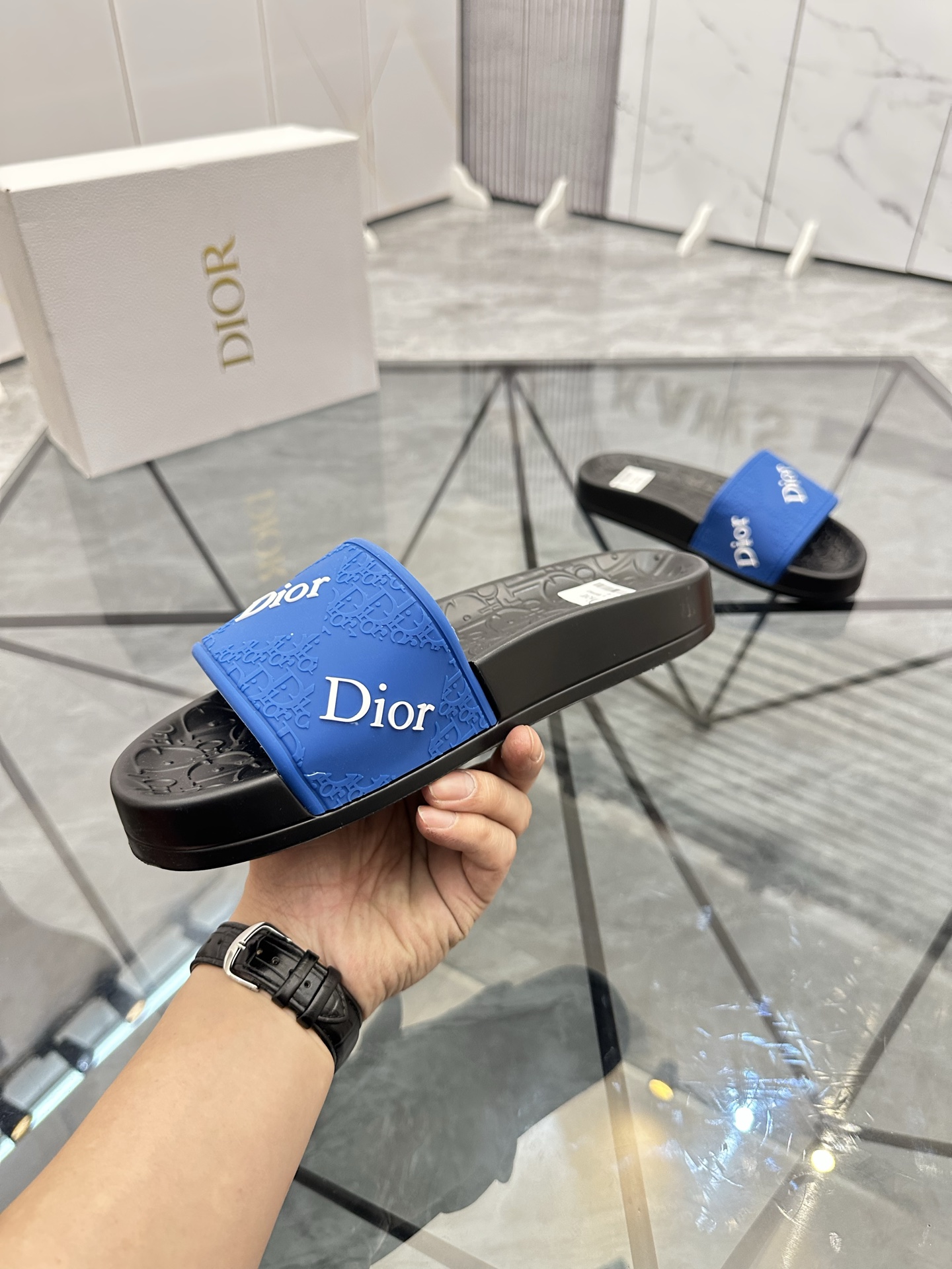 Precio: P90 Marca comercial: Dior* zapatillas talla: 35-47 (se puede personalizar 35.36.46.47) Mater