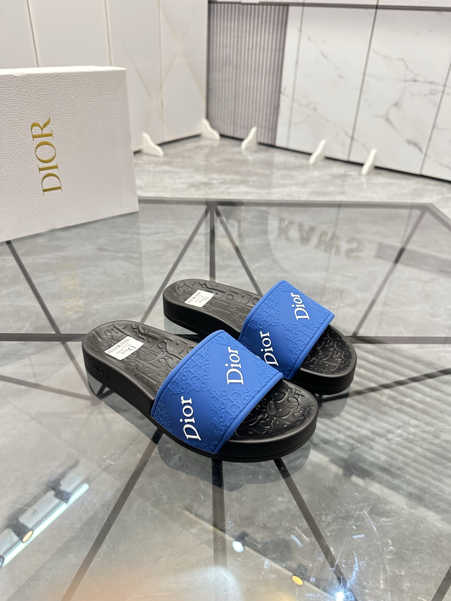 Precio: P90 Marca comercial: Dior* zapatillas talla: 35-47 (se puede personalizar 35.36.46.47) Mater