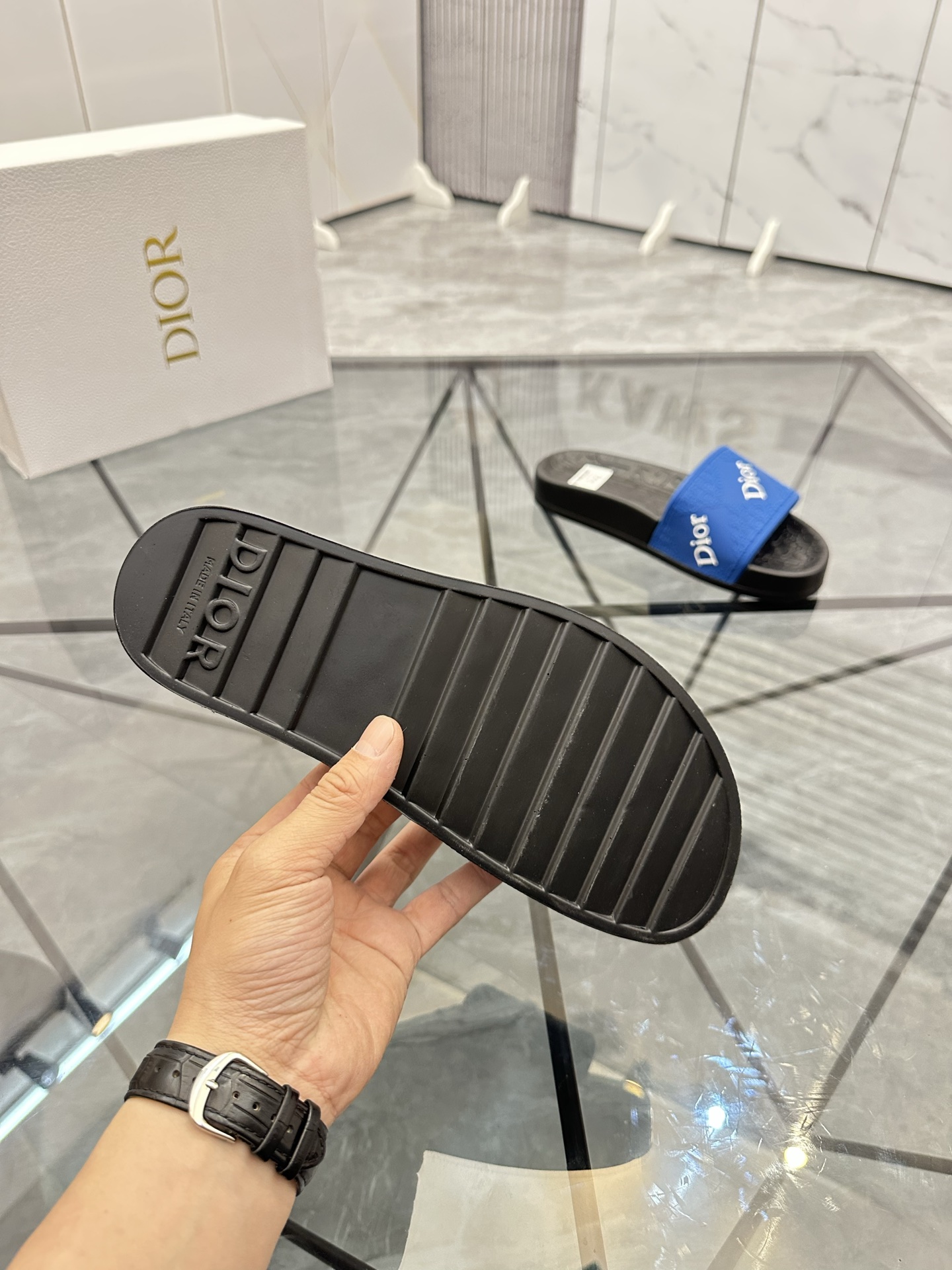 Precio: P90 Marca comercial: Dior* zapatillas talla: 35-47 (se puede personalizar 35.36.46.47) Mater