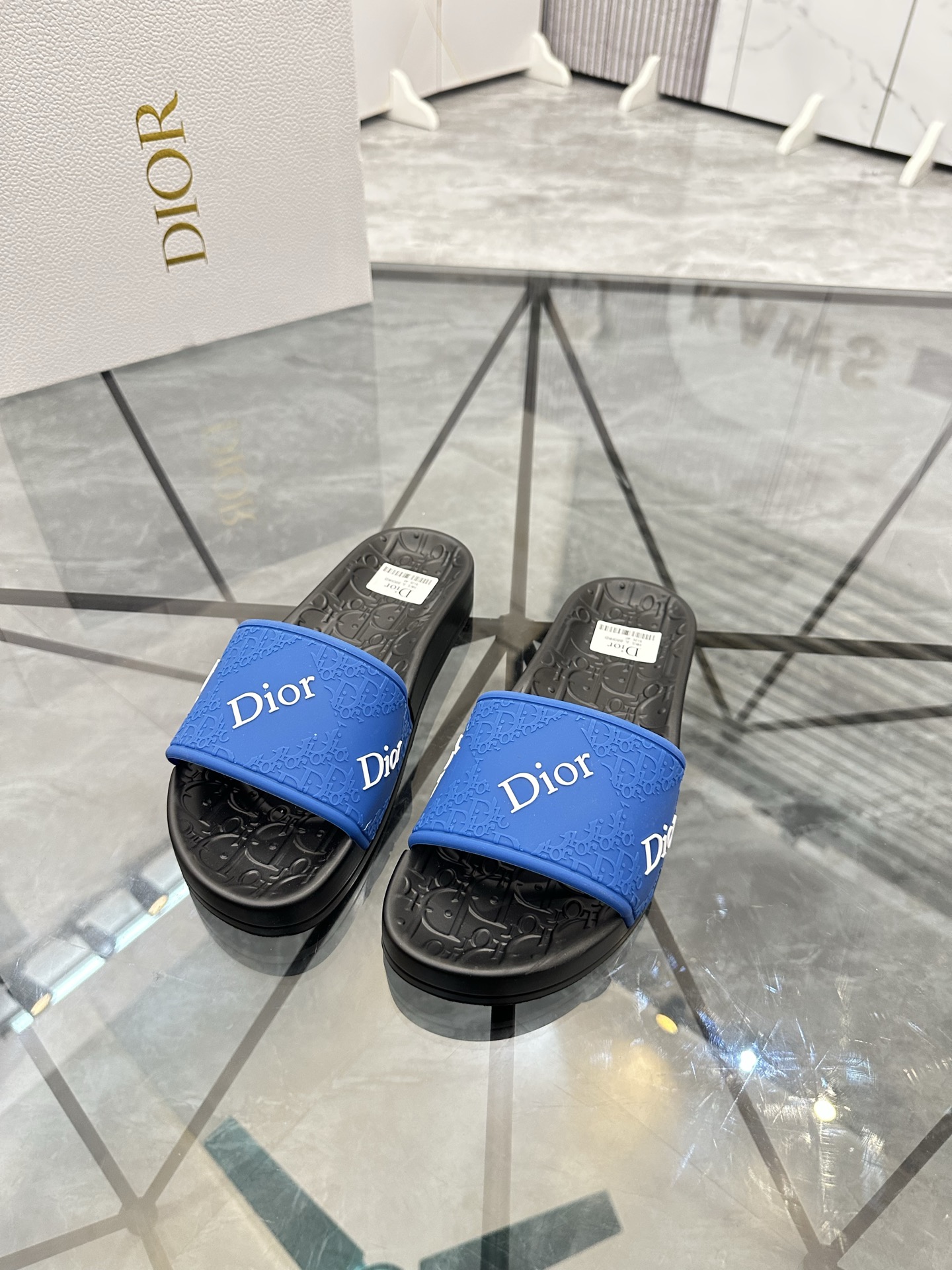 Precio: P90 Marca comercial: Dior* zapatillas talla: 35-47 (se puede personalizar 35.36.46.47) Mater