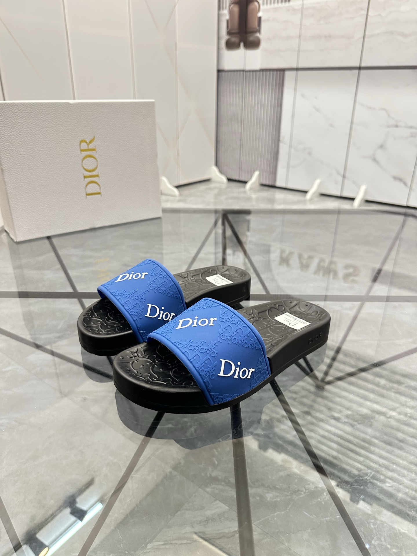 Precio: P90 Marca comercial: Dior* zapatillas talla: 35-47 (se puede personalizar 35.36.46.47) Mater
