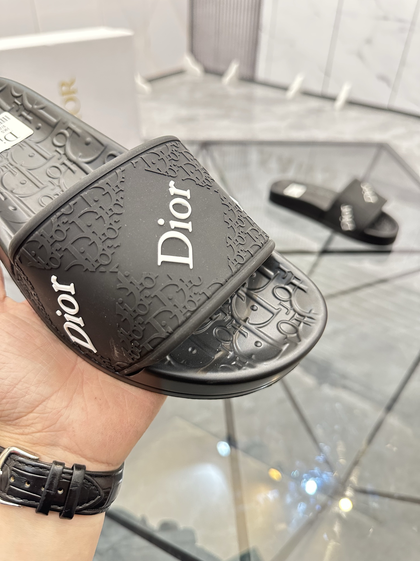 Precio: P90 Marca comercial: Dior* zapatillas talla: 35-47 (se puede personalizar 35.36.46.47) Mater