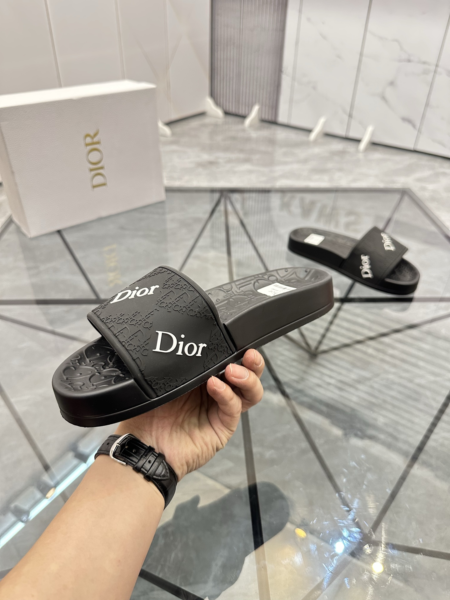 Precio: P90 Marca comercial: Dior* zapatillas talla: 35-47 (se puede personalizar 35.36.46.47) Mater