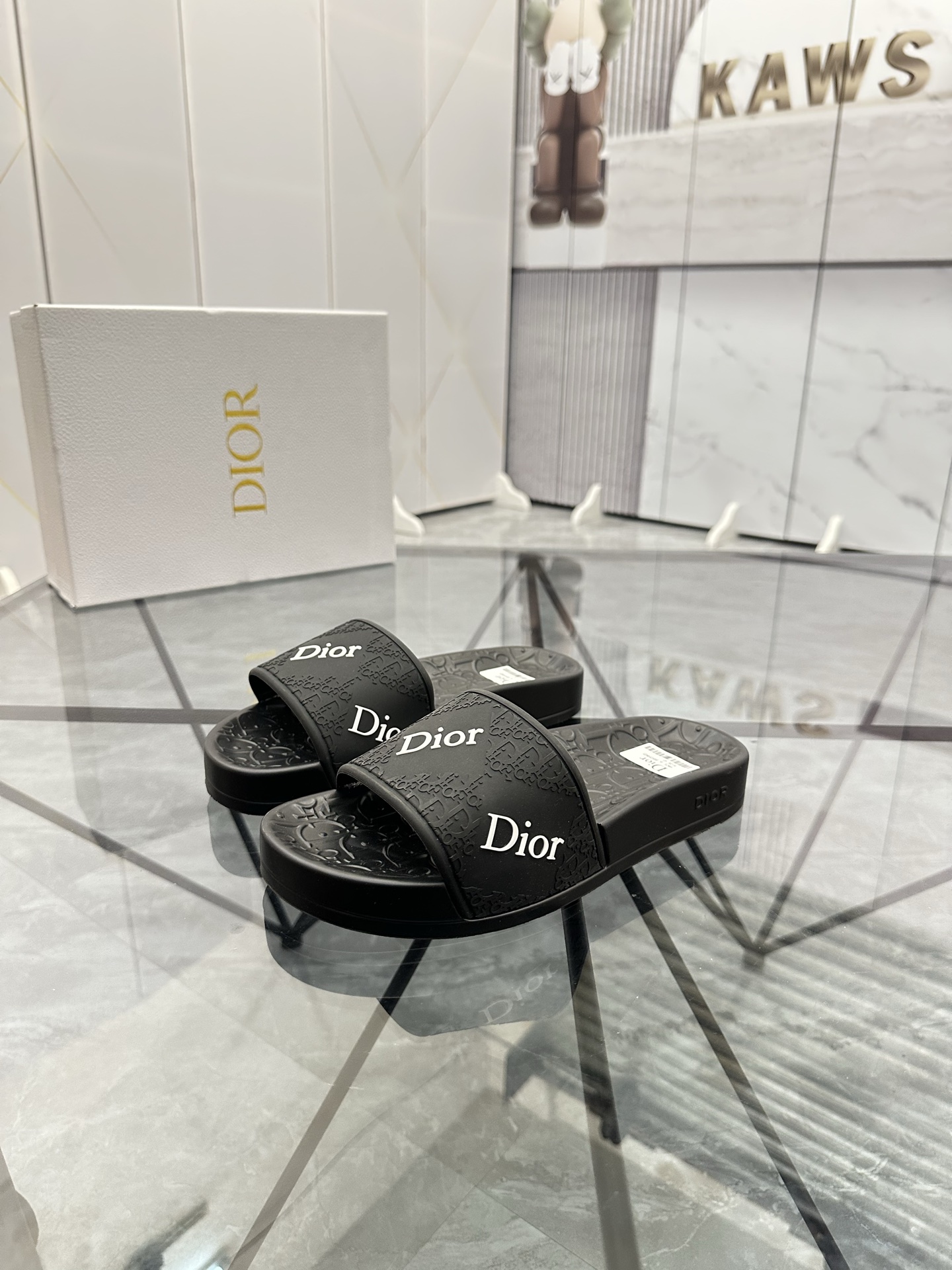 Precio: P90 Marca comercial: Dior* zapatillas talla: 35-47 (se puede personalizar 35.36.46.47) Mater
