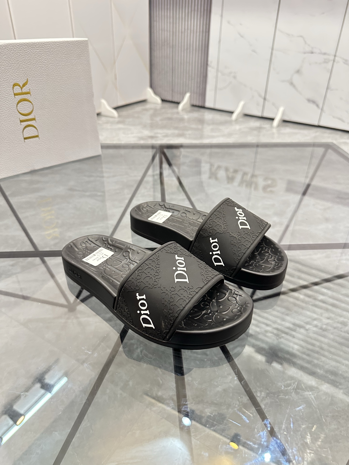 Precio: P90 Marca comercial: Dior* zapatillas talla: 35-47 (se puede personalizar 35.36.46.47) Mater
