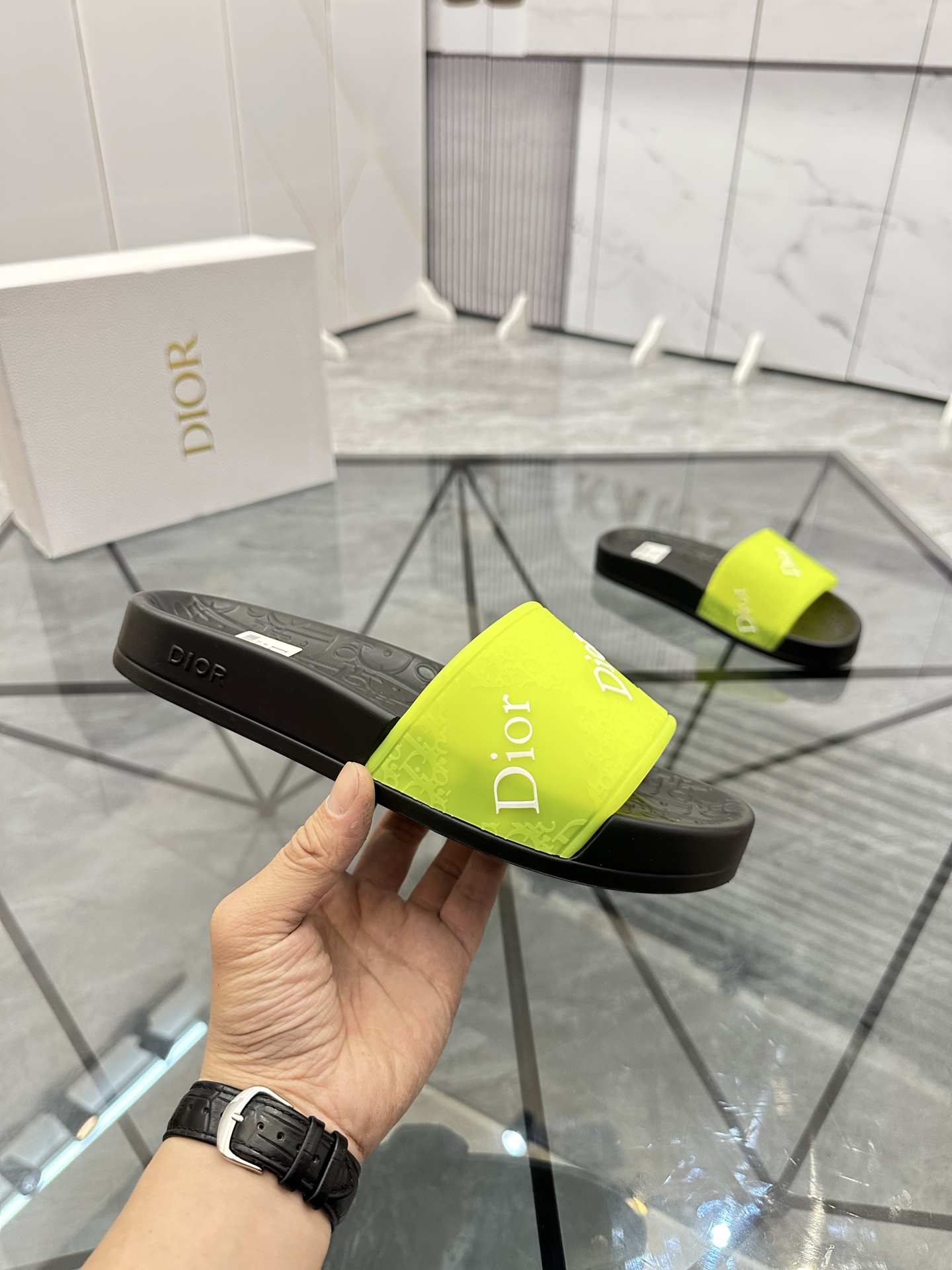 Precio: P90 Marca comercial: Dior* zapatillas talla: 35-47 (se puede personalizar 35.36.46.47) Mater
