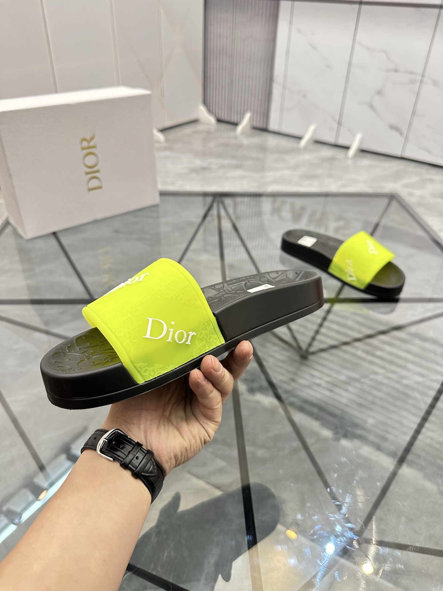Precio: P90 Marca comercial: Dior* zapatillas talla: 35-47 (se puede personalizar 35.36.46.47) Mater
