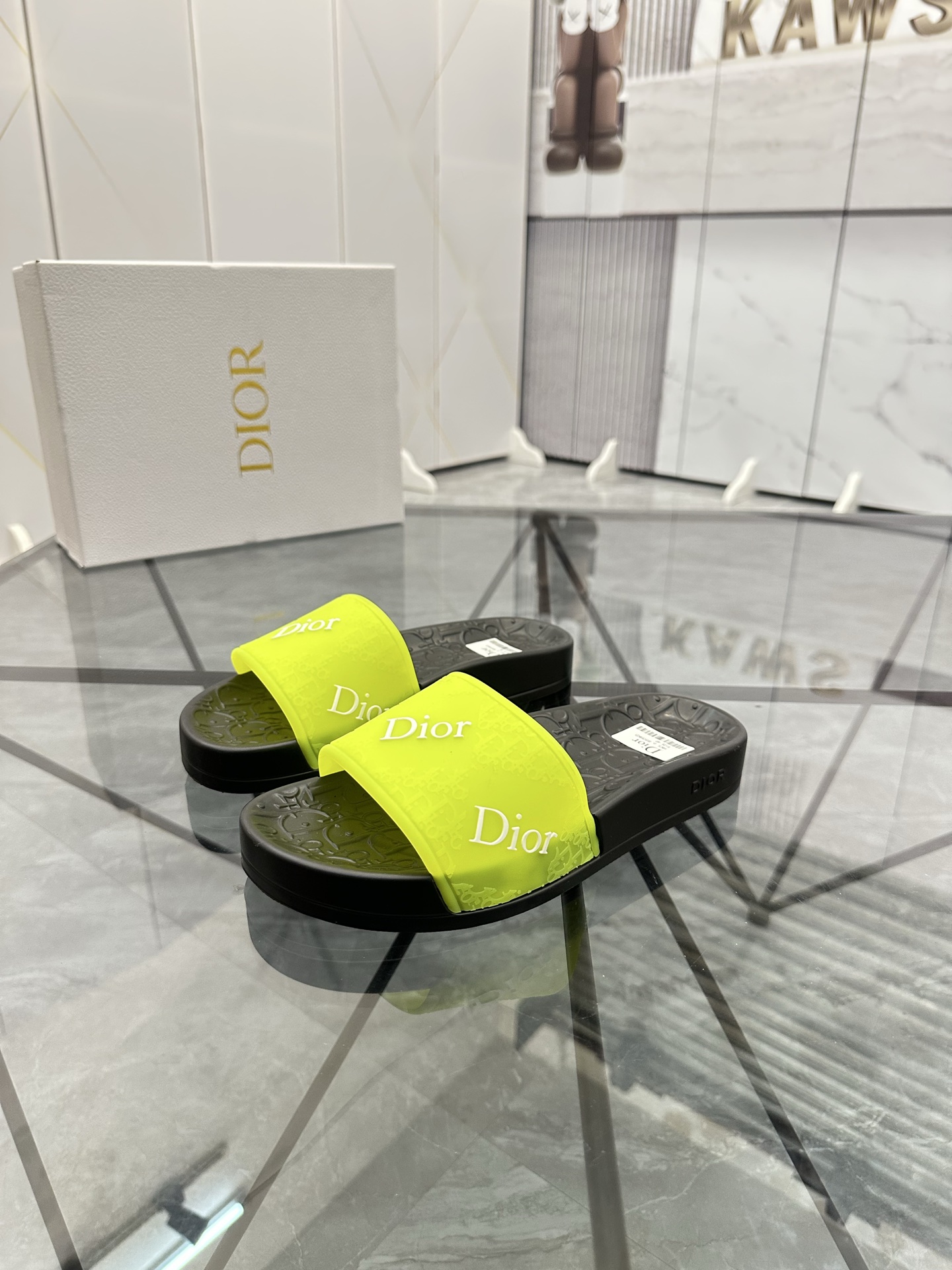 Precio: P90 Marca comercial: Dior* zapatillas talla: 35-47 (se puede personalizar 35.36.46.47) Mater