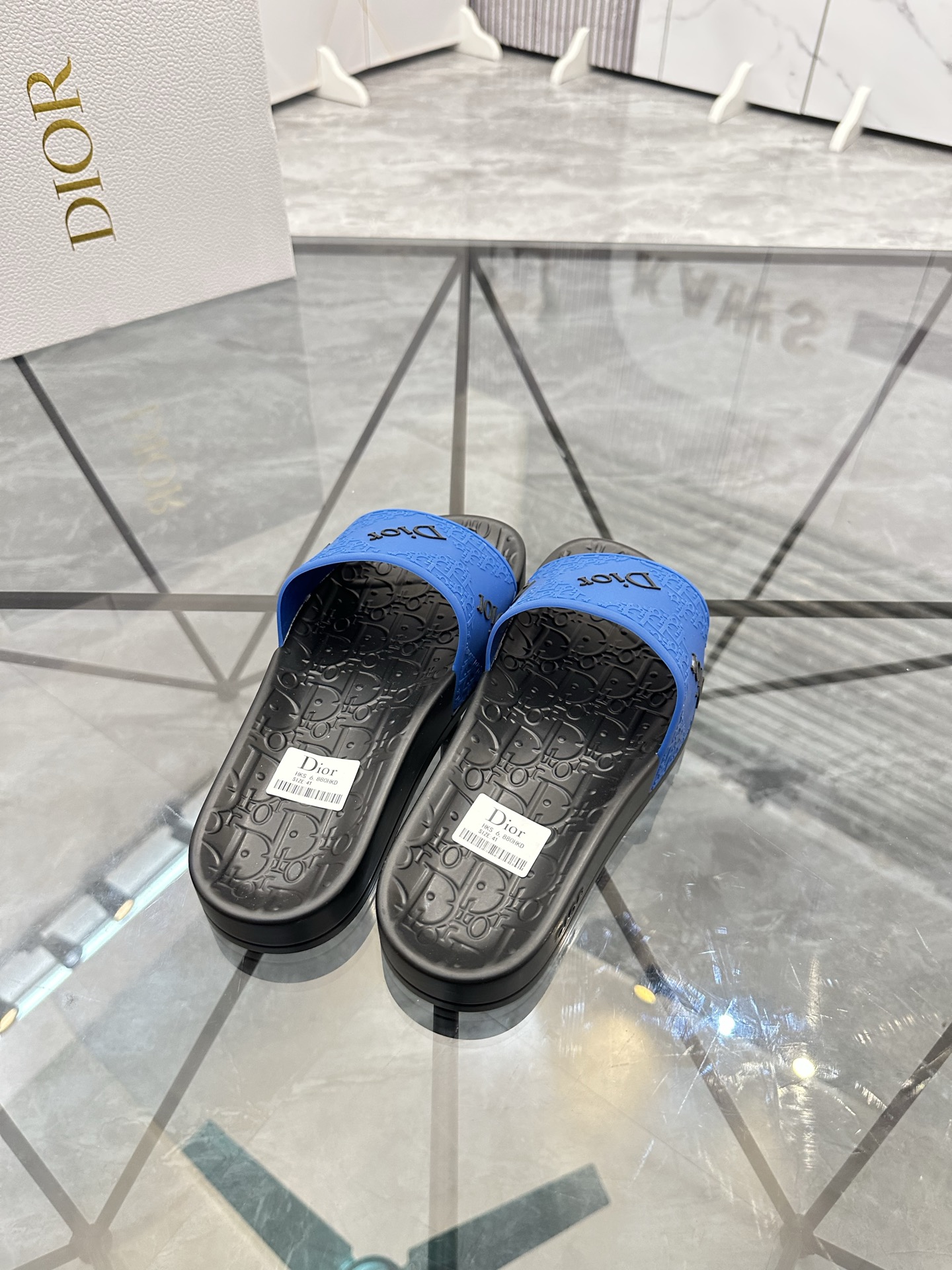 Precio: P90 Marca comercial: Dior* zapatillas talla: 35-47 (se puede personalizar 35.36.46.47) Mater