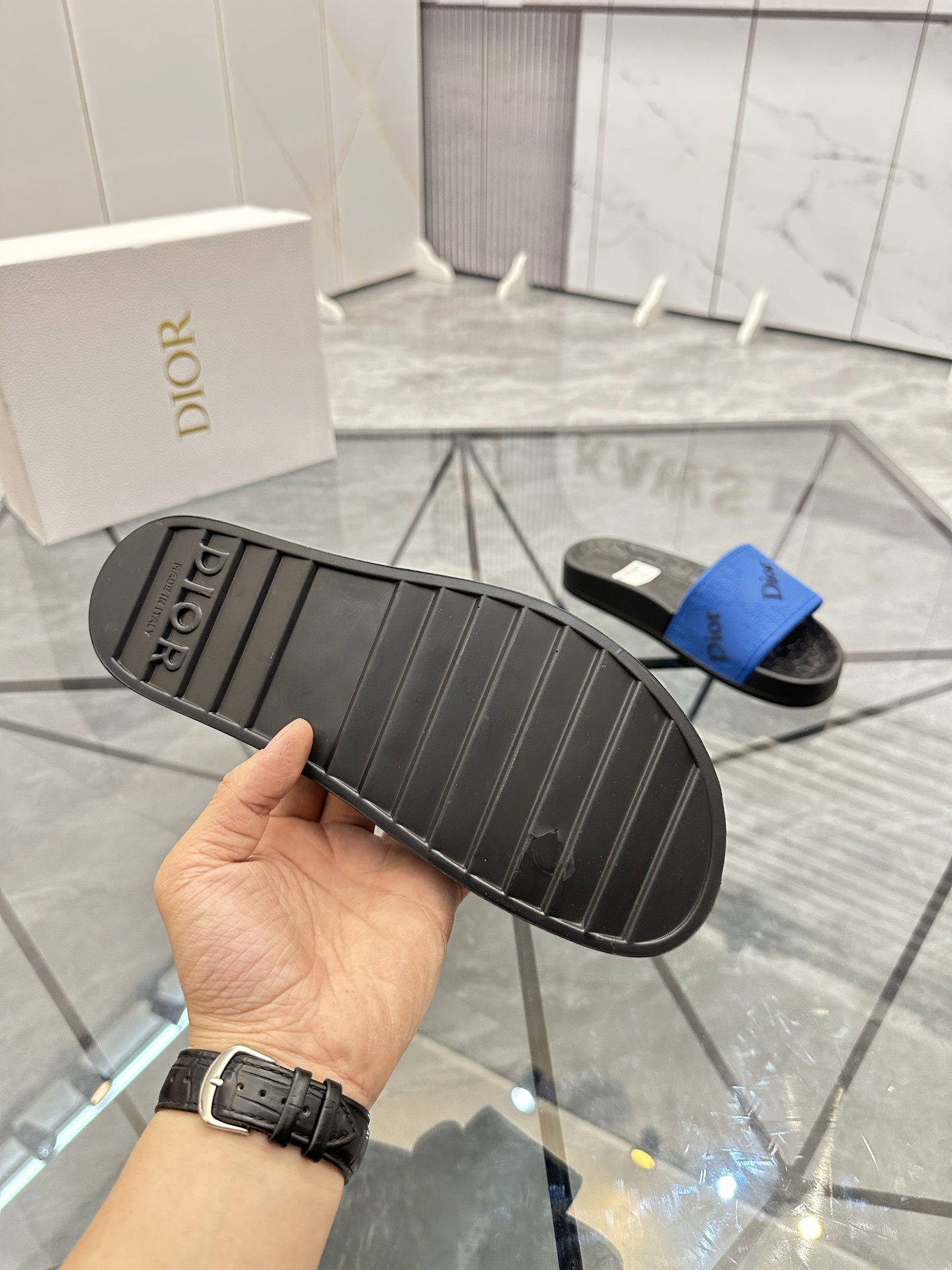 Precio: P90 Marca comercial: Dior* zapatillas talla: 35-47 (se puede personalizar 35.36.46.47) Mater