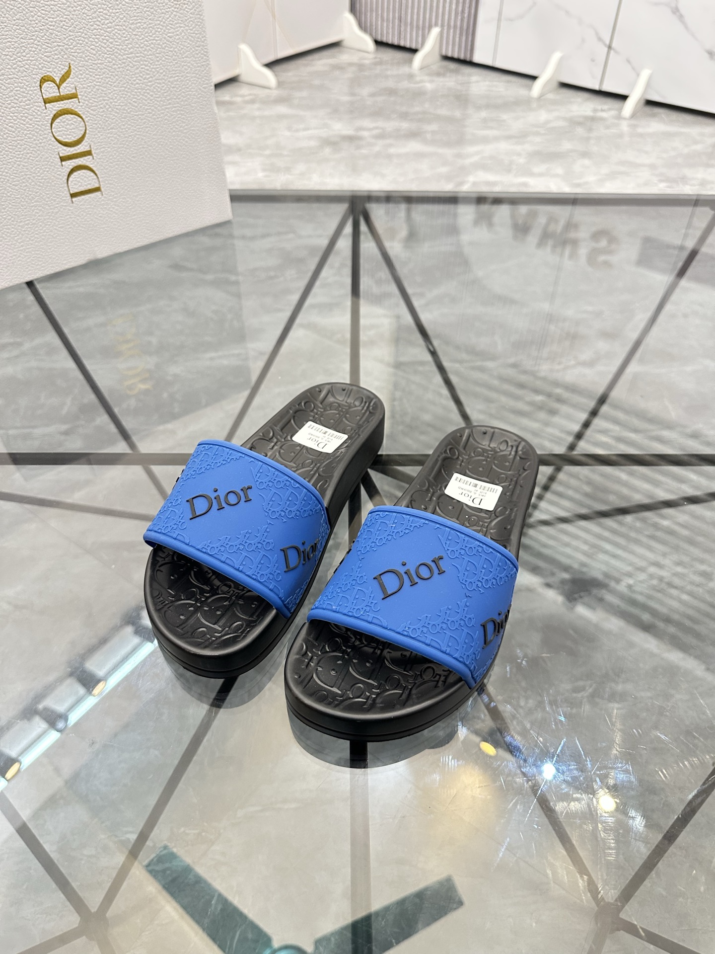 Precio: P90 Marca comercial: Dior* zapatillas talla: 35-47 (se puede personalizar 35.36.46.47) Mater