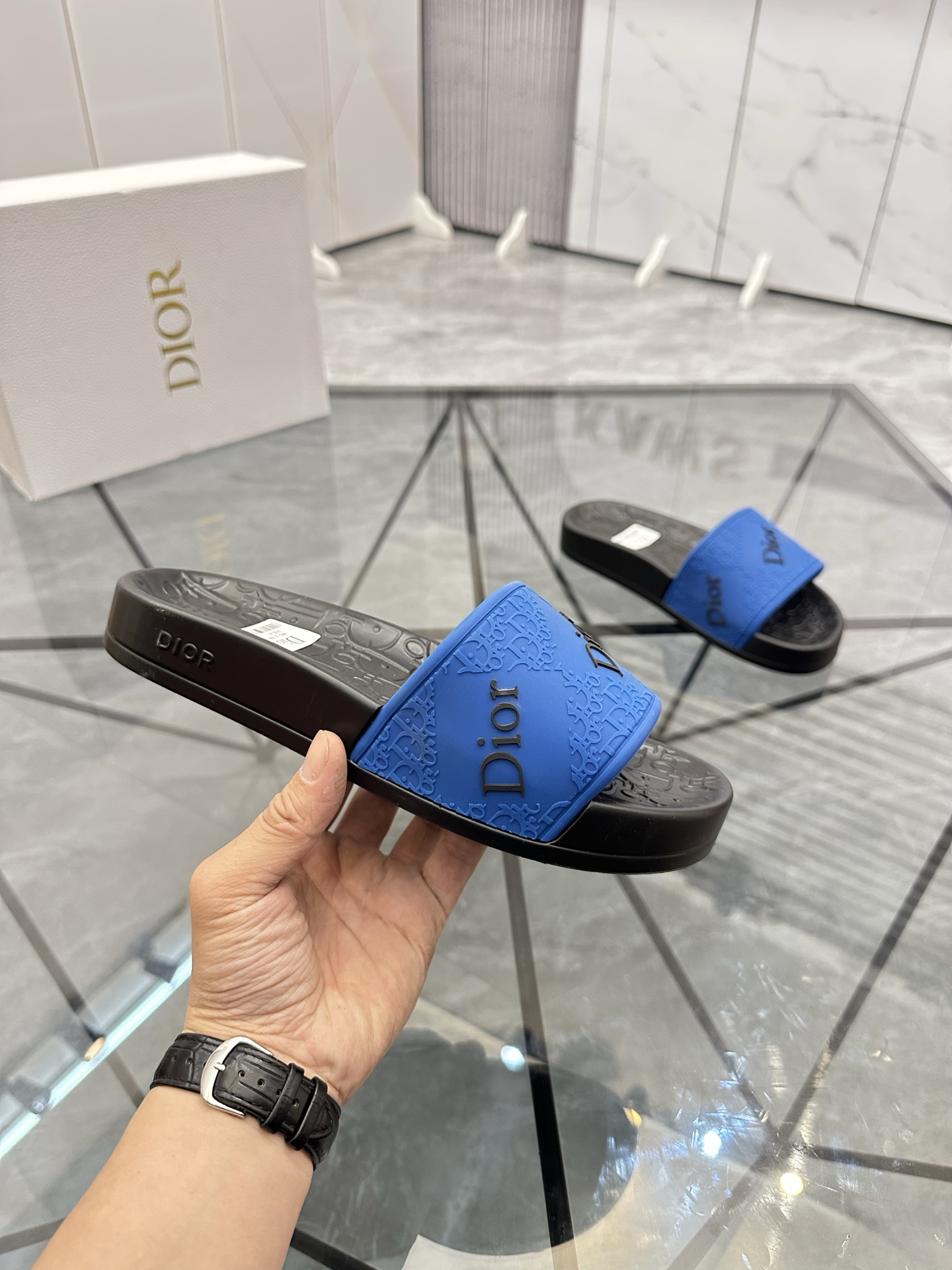 Precio: P90 Marca comercial: Dior* zapatillas talla: 35-47 (se puede personalizar 35.36.46.47) Mater
