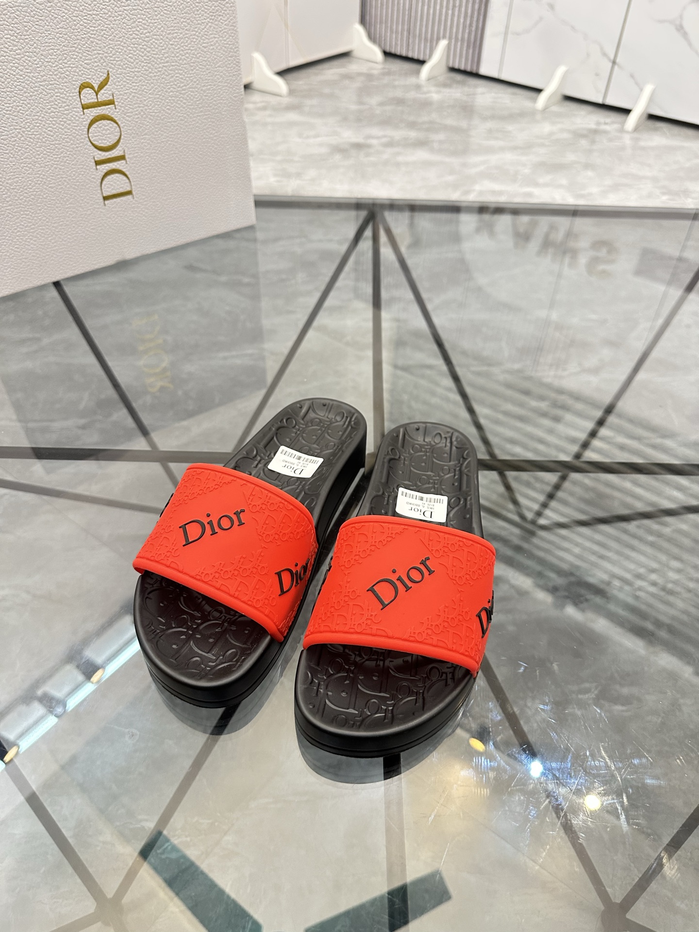Precio: P90 Marca comercial: Dior* zapatillas talla: 35-47 (se puede personalizar 35.36.46.47) Mater