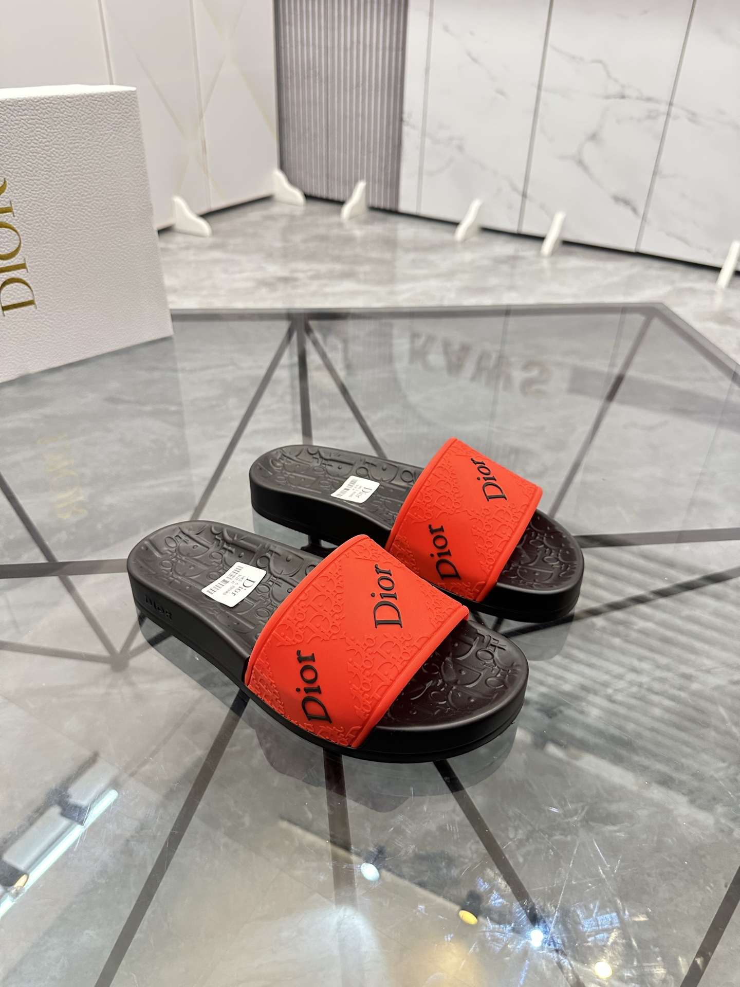 Precio: P90 Marca comercial: Dior* zapatillas talla: 35-47 (se puede personalizar 35.36.46.47) Mater