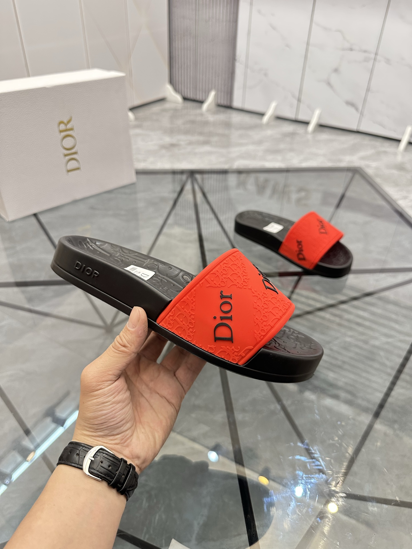 Precio: P90 Marca comercial: Dior* zapatillas talla: 35-47 (se puede personalizar 35.36.46.47) Mater