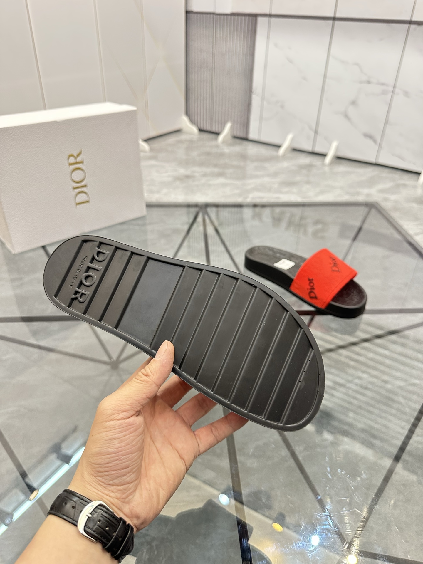 Precio: P90 Marca comercial: Dior* zapatillas talla: 35-47 (se puede personalizar 35.36.46.47) Mater