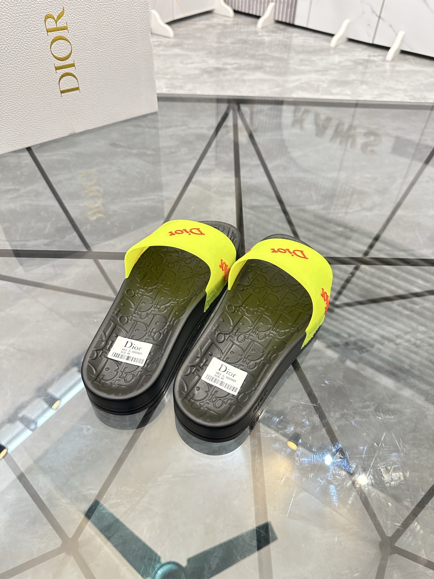 Precio: P90 Marca comercial: Dior* zapatillas talla: 35-47 (se puede personalizar 35.36.46.47) Mater