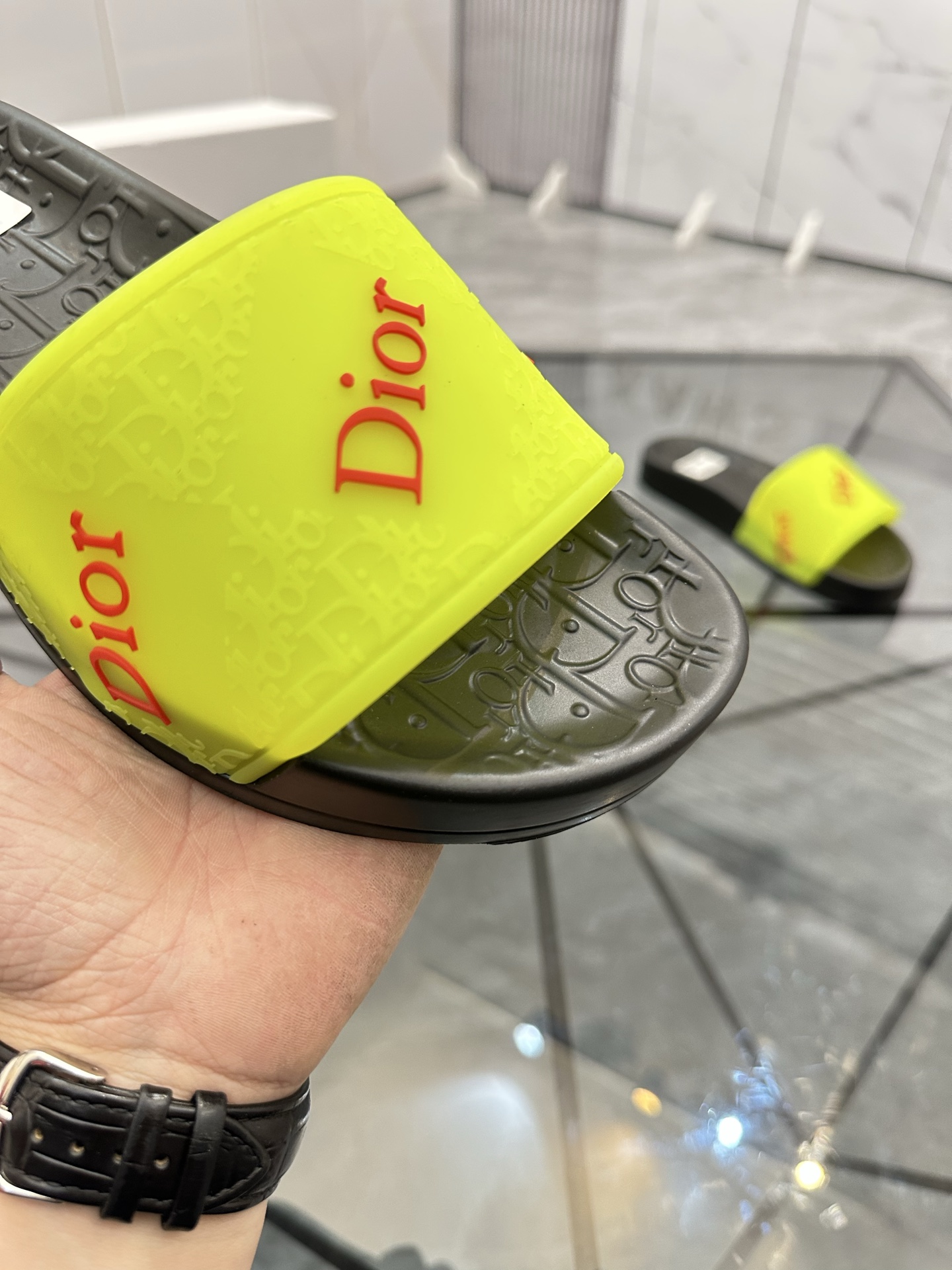 Precio: P90 Marca comercial: Dior* zapatillas talla: 35-47 (se puede personalizar 35.36.46.47) Mater