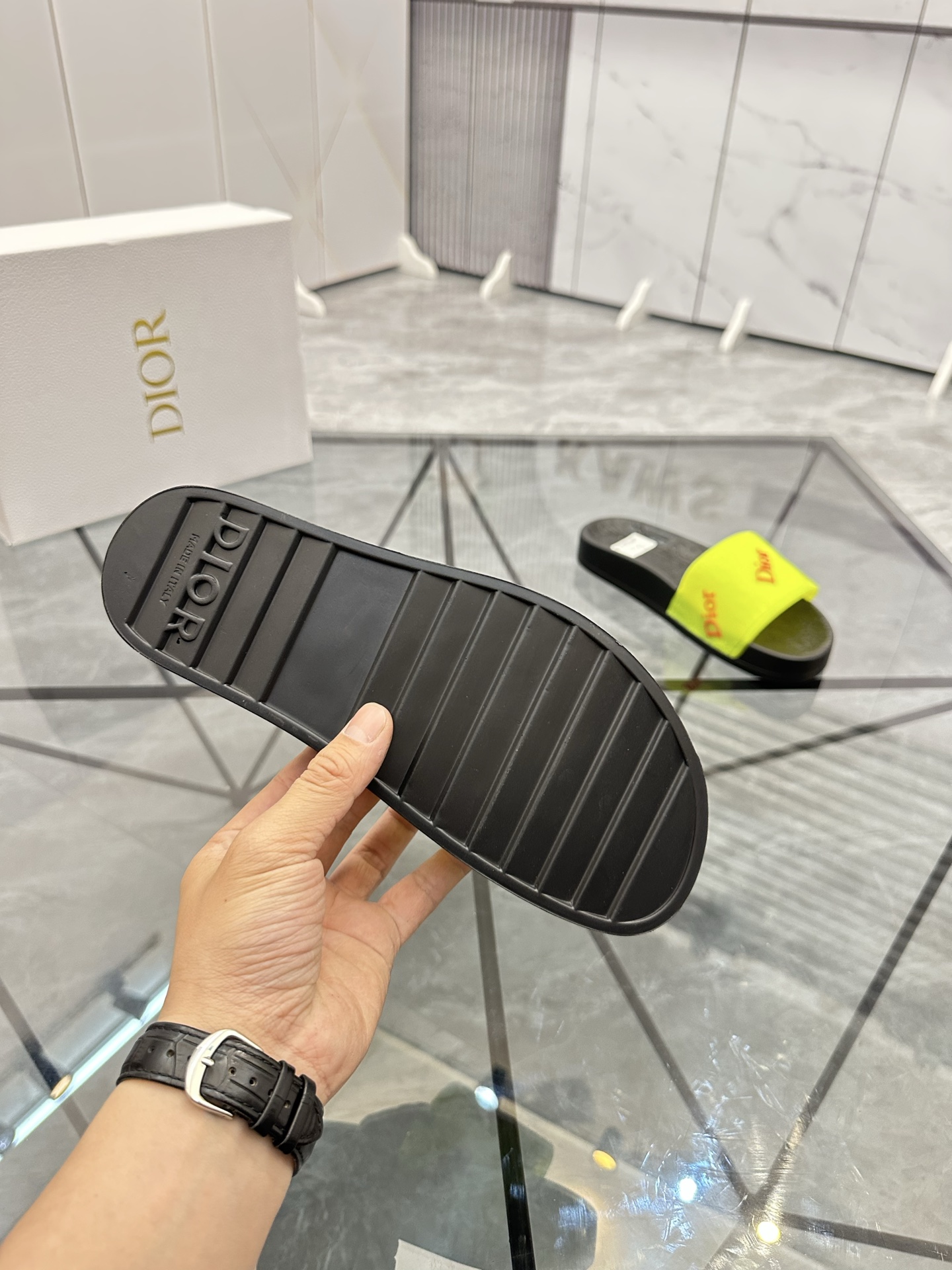 Precio: P90 Marca comercial: Dior* zapatillas talla: 35-47 (se puede personalizar 35.36.46.47) Mater
