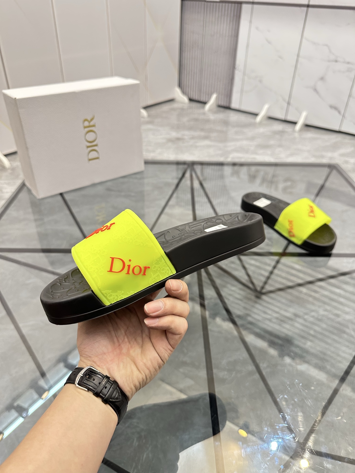Precio: P90 Marca comercial: Dior* zapatillas talla: 35-47 (se puede personalizar 35.36.46.47) Mater