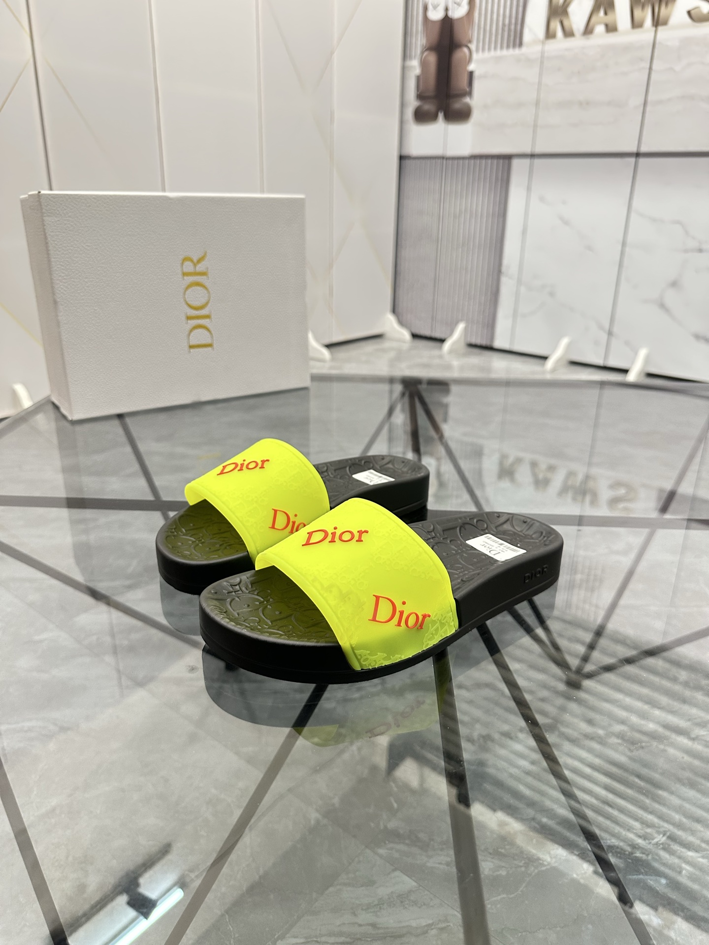 Precio: P90 Marca comercial: Dior* zapatillas talla: 35-47 (se puede personalizar 35.36.46.47) Mater