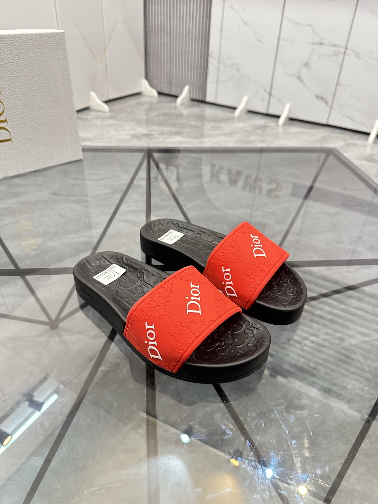 Precio: P90 Marca comercial: Dior* zapatillas talla: 35-47 (se puede personalizar 35.36.46.47) Mater