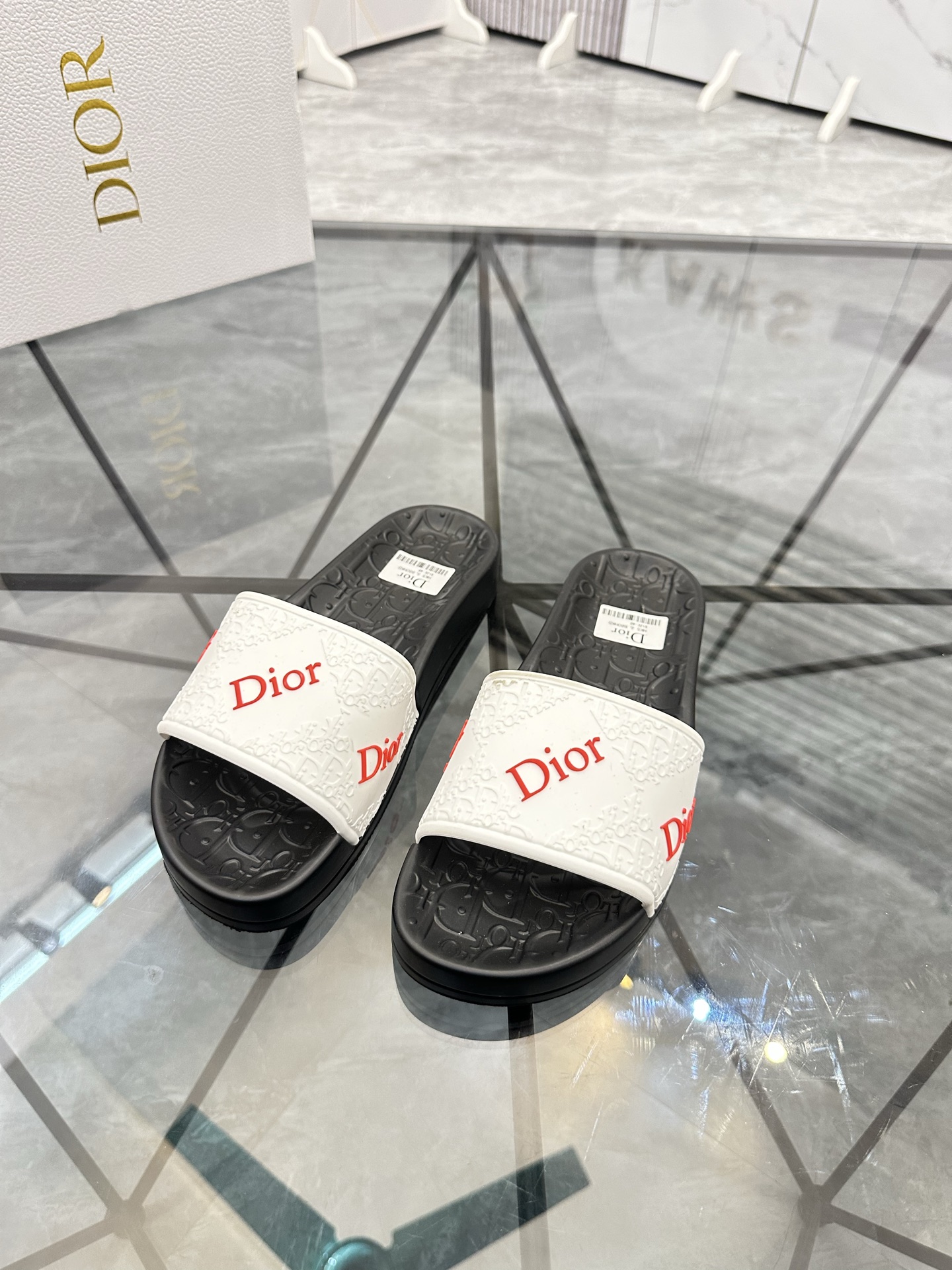 Precio: P90 Marca comercial: Dior* zapatillas talla: 35-47 (se puede personalizar 35.36.46.47) Mater