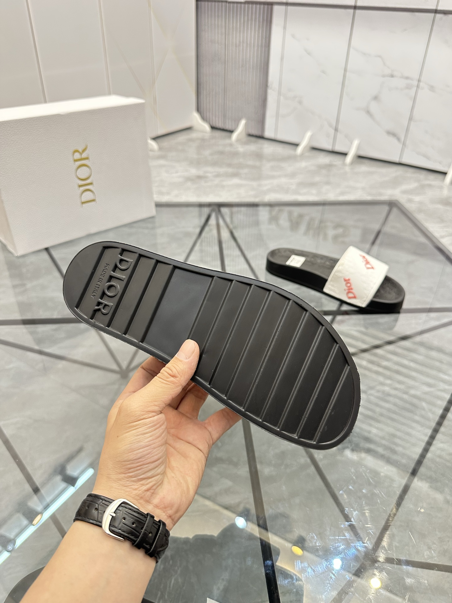 Precio: P90 Marca comercial: Dior* zapatillas talla: 35-47 (se puede personalizar 35.36.46.47) Mater