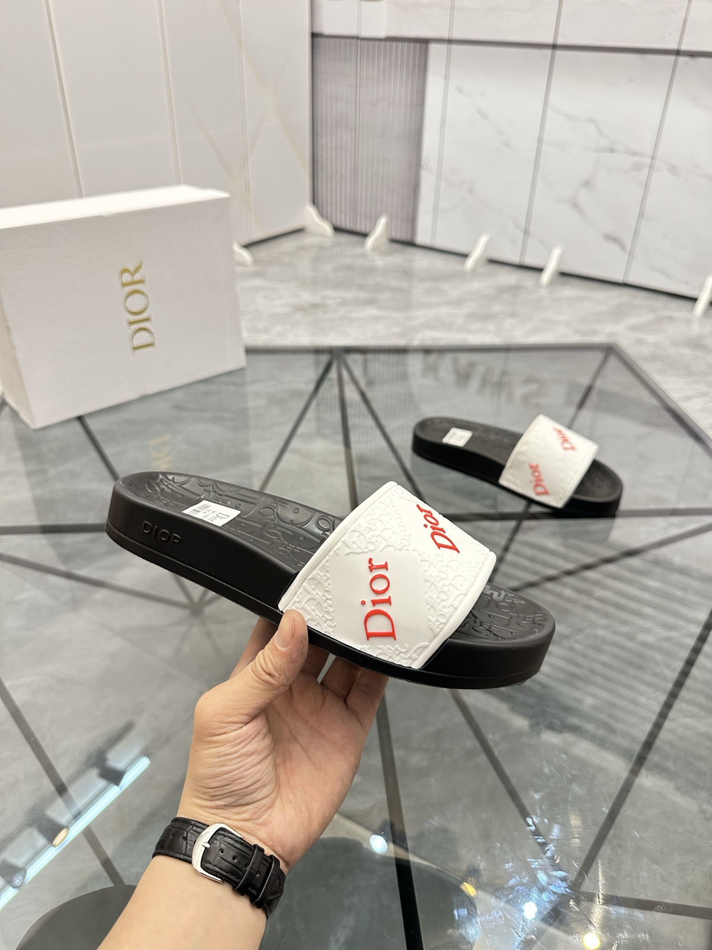 Precio: P90 Marca comercial: Dior* zapatillas talla: 35-47 (se puede personalizar 35.36.46.47) Mater