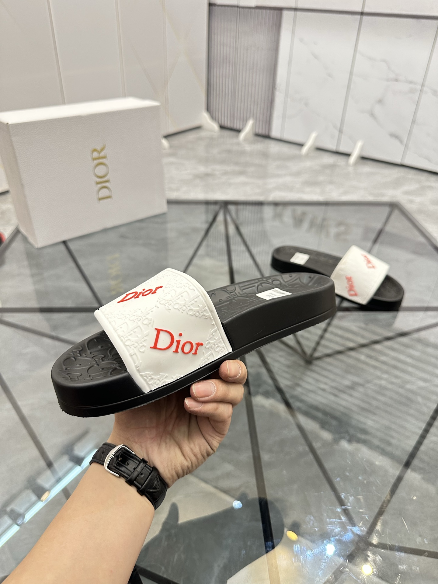 Precio: P90 Marca comercial: Dior* zapatillas talla: 35-47 (se puede personalizar 35.36.46.47) Mater