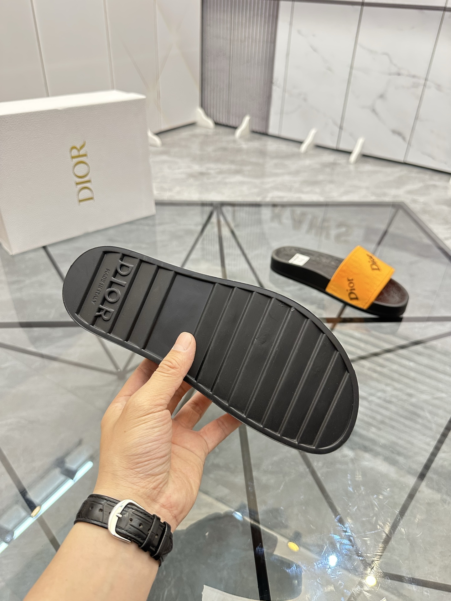 Precio: P90 Marca comercial: Dior* zapatillas talla: 35-47 (se puede personalizar 35.36.46.47) Mater