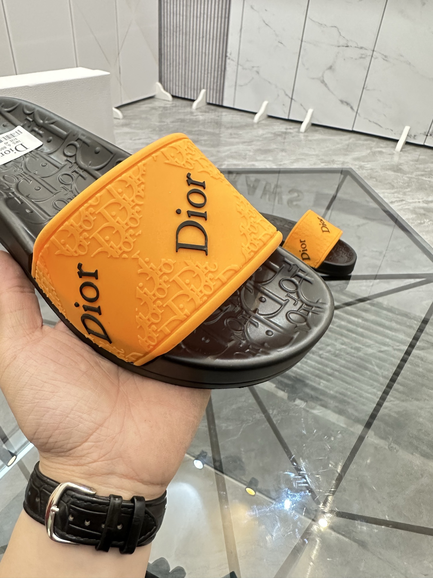 Precio: P90 Marca comercial: Dior* zapatillas talla: 35-47 (se puede personalizar 35.36.46.47) Mater