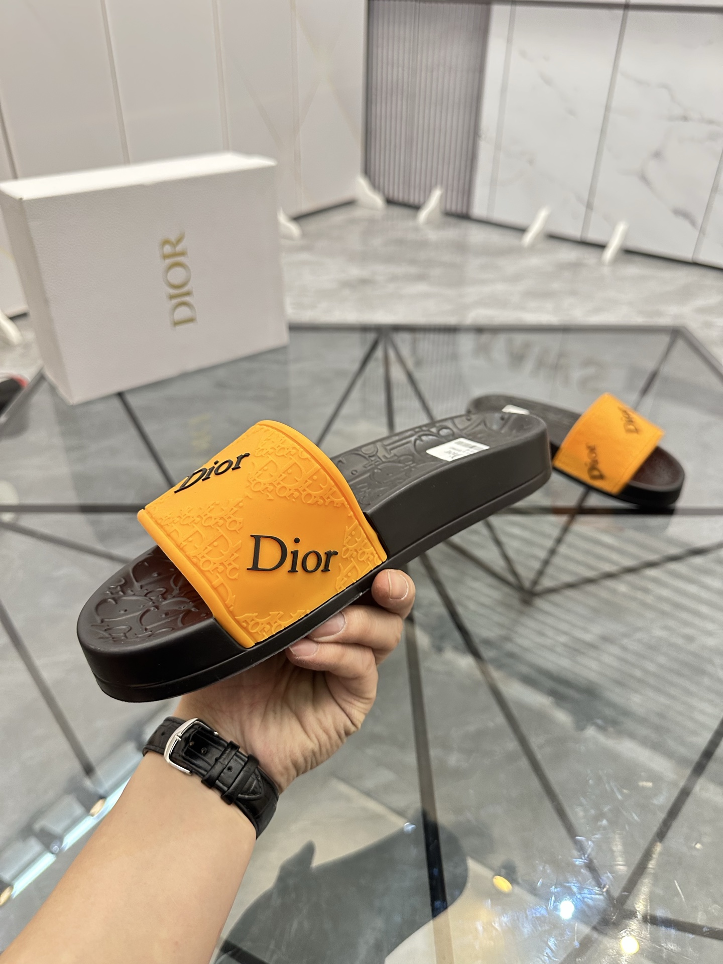 Precio: P90 Marca comercial: Dior* zapatillas talla: 35-47 (se puede personalizar 35.36.46.47) Mater